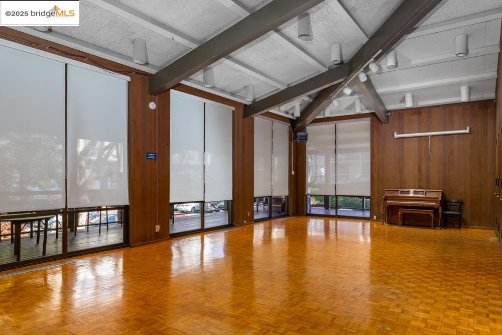 Detail Gallery Image 29 of 29 For 4 Commodore Dr #D229,  Emeryville,  CA 94608 - 1 Beds | 1 Baths