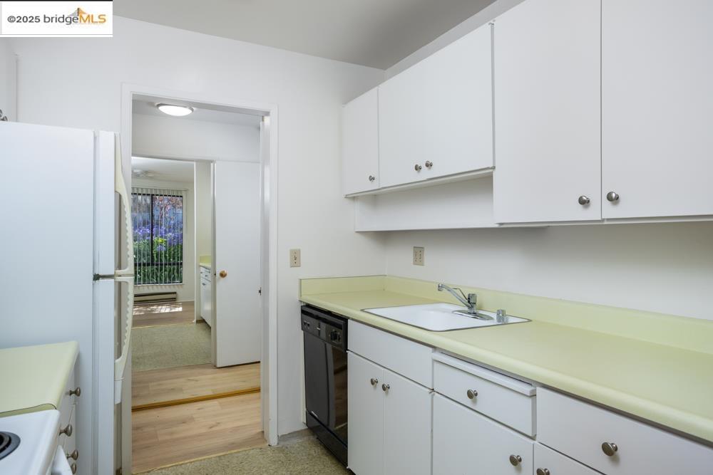 Detail Gallery Image 7 of 29 For 4 Commodore Dr #D229,  Emeryville,  CA 94608 - 1 Beds | 1 Baths