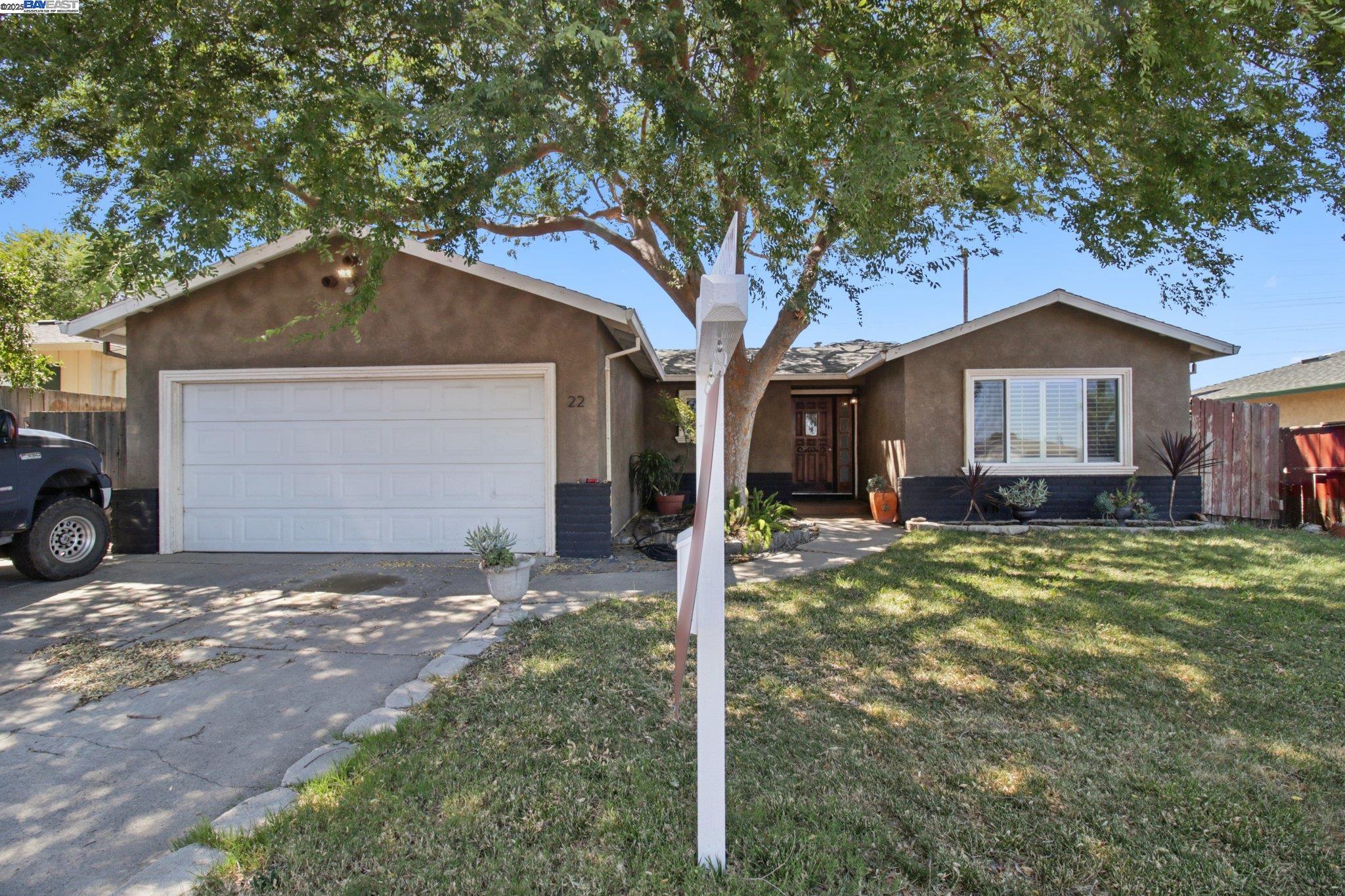Detail Gallery Image 1 of 51 For 22 Orinda Cir, Pittsburg,  CA 94565 - 3 Beds | 2 Baths