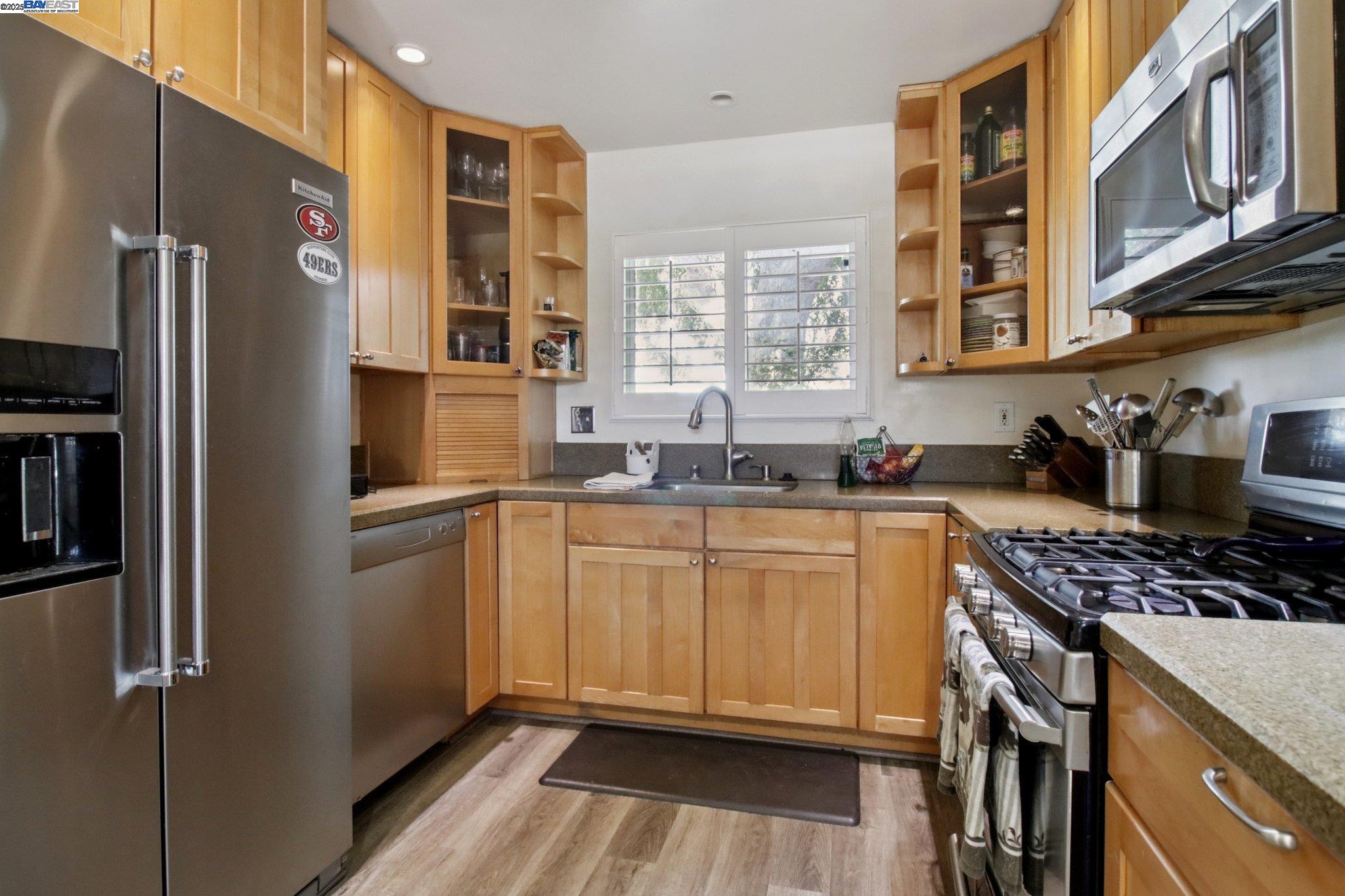 Detail Gallery Image 12 of 51 For 22 Orinda Cir, Pittsburg,  CA 94565 - 3 Beds | 2 Baths