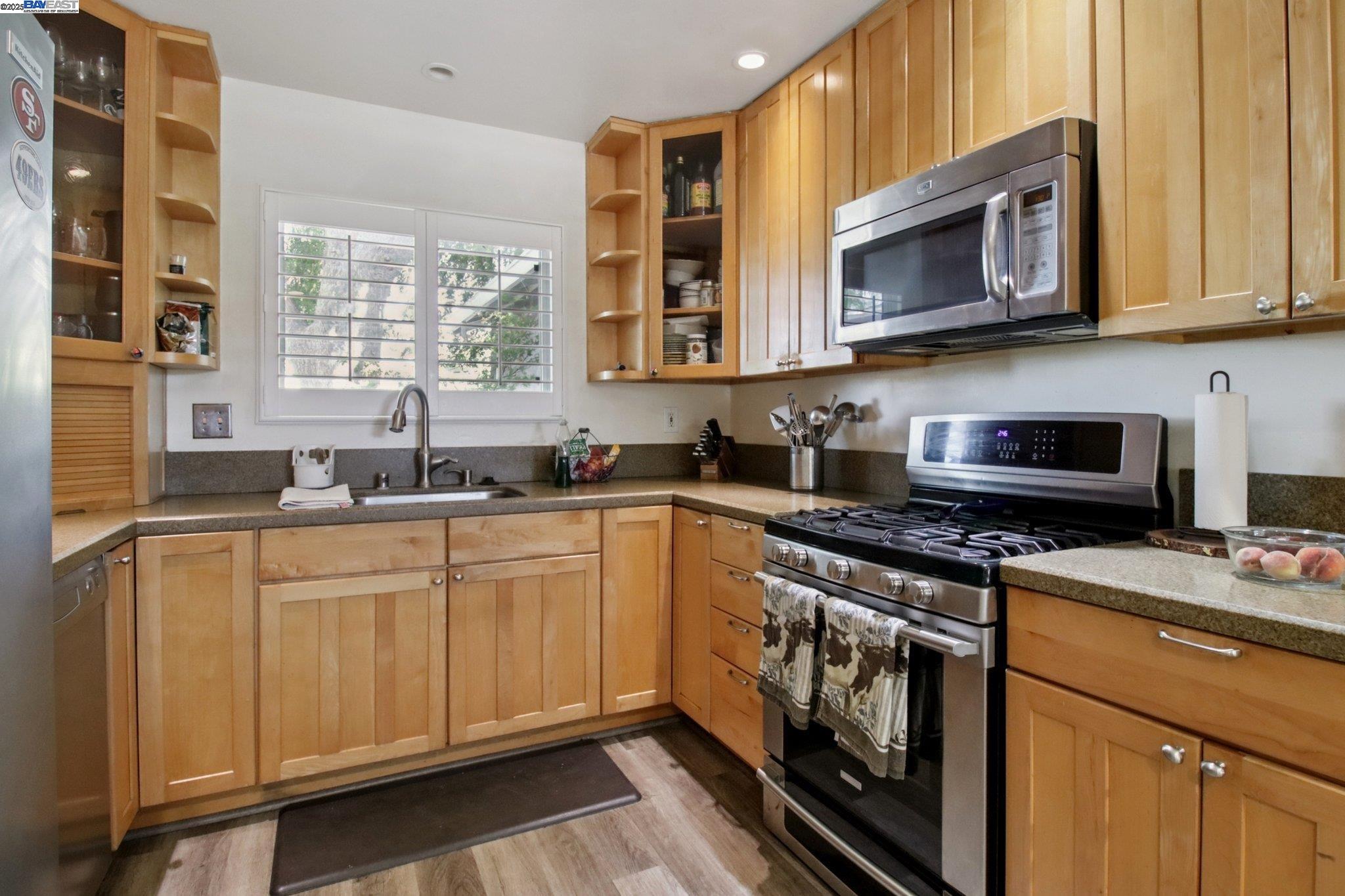 Detail Gallery Image 13 of 51 For 22 Orinda Cir, Pittsburg,  CA 94565 - 3 Beds | 2 Baths