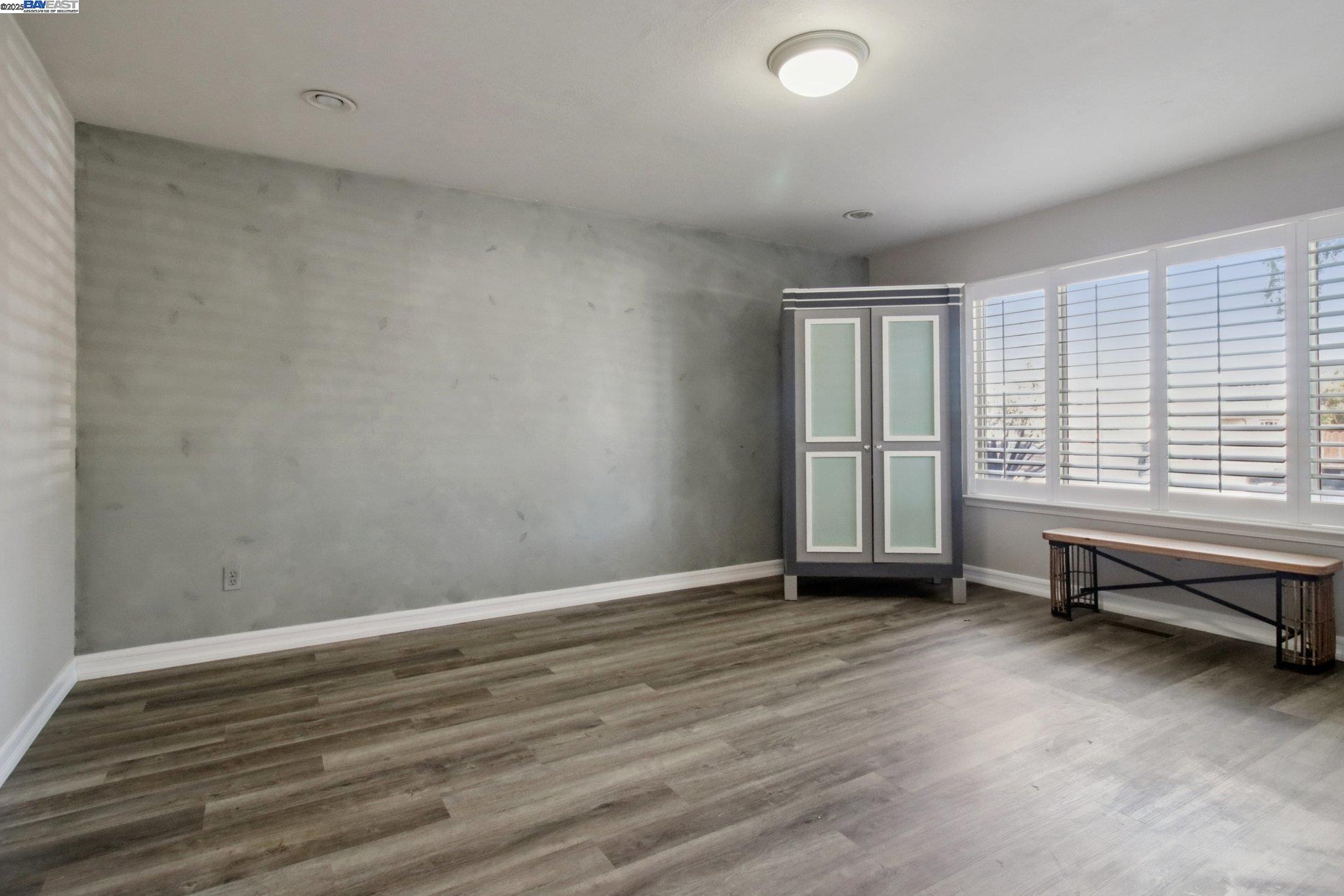 Detail Gallery Image 16 of 51 For 22 Orinda Cir, Pittsburg,  CA 94565 - 3 Beds | 2 Baths
