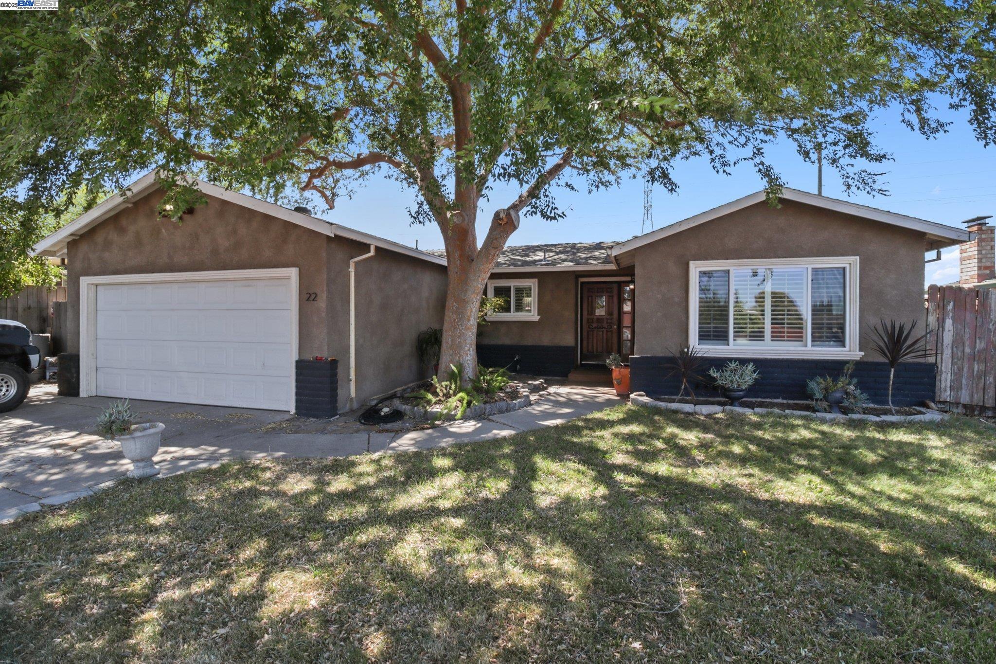Detail Gallery Image 3 of 51 For 22 Orinda Cir, Pittsburg,  CA 94565 - 3 Beds | 2 Baths