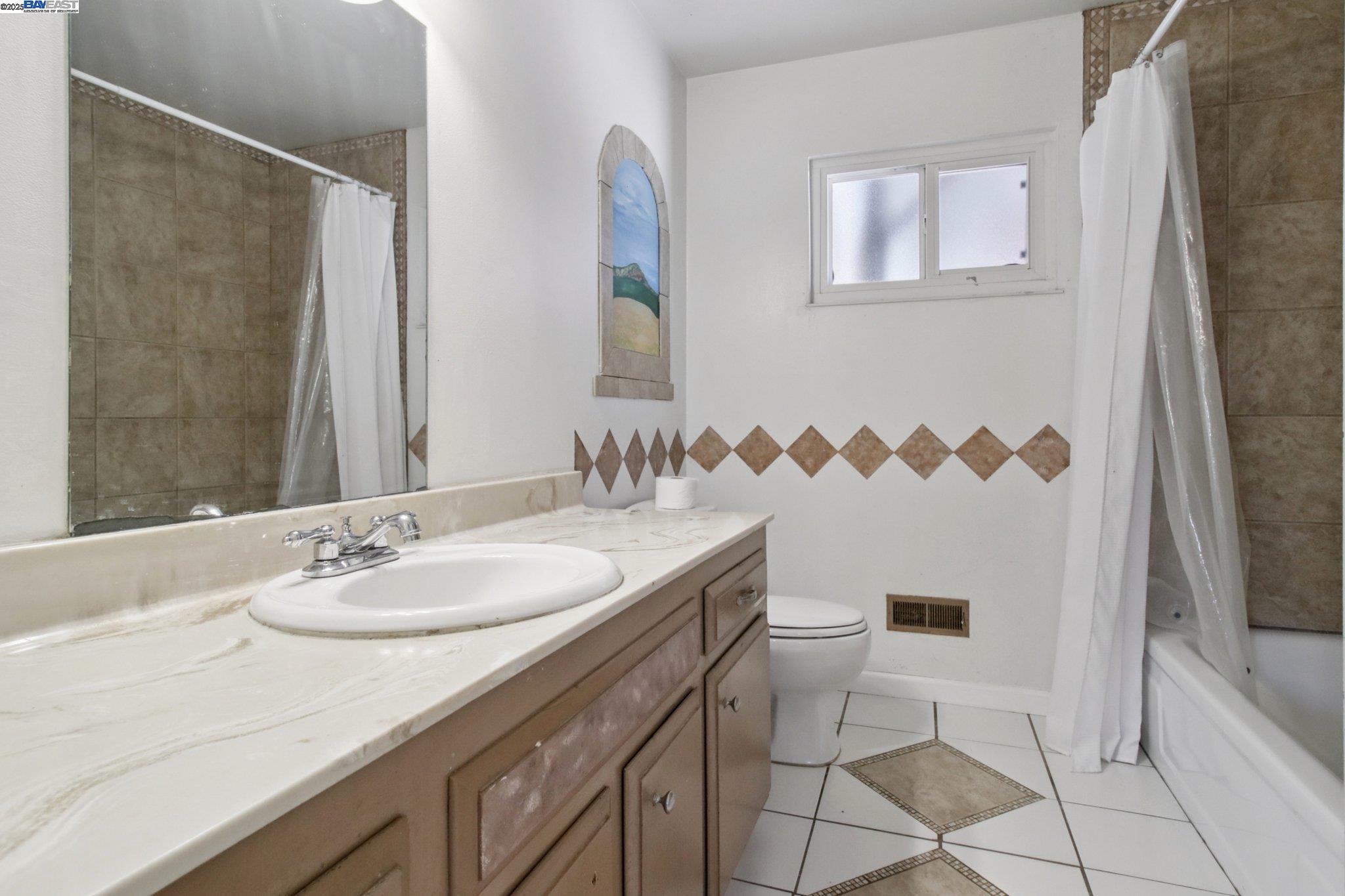 Detail Gallery Image 21 of 51 For 22 Orinda Cir, Pittsburg,  CA 94565 - 3 Beds | 2 Baths