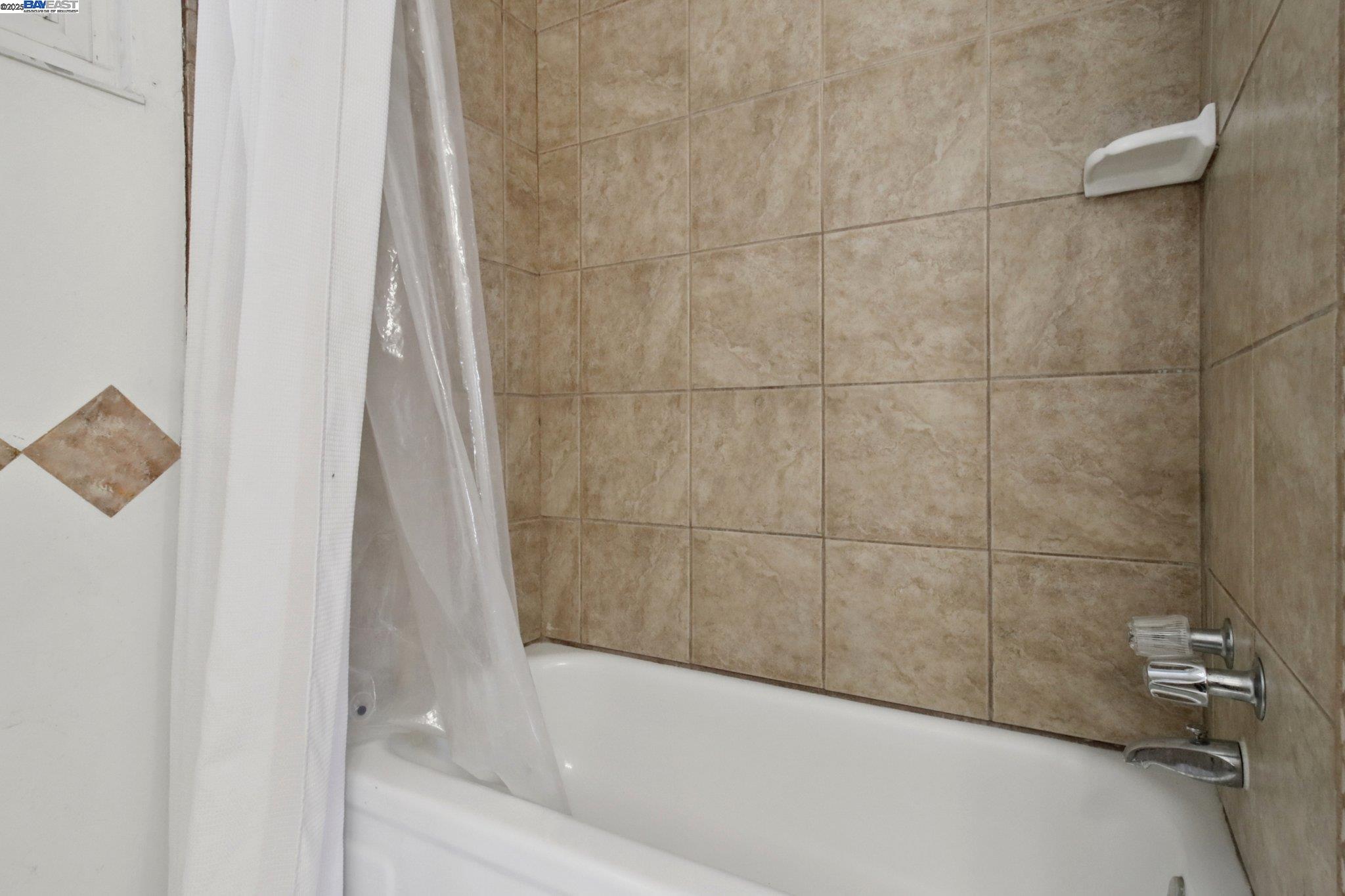 Detail Gallery Image 22 of 51 For 22 Orinda Cir, Pittsburg,  CA 94565 - 3 Beds | 2 Baths