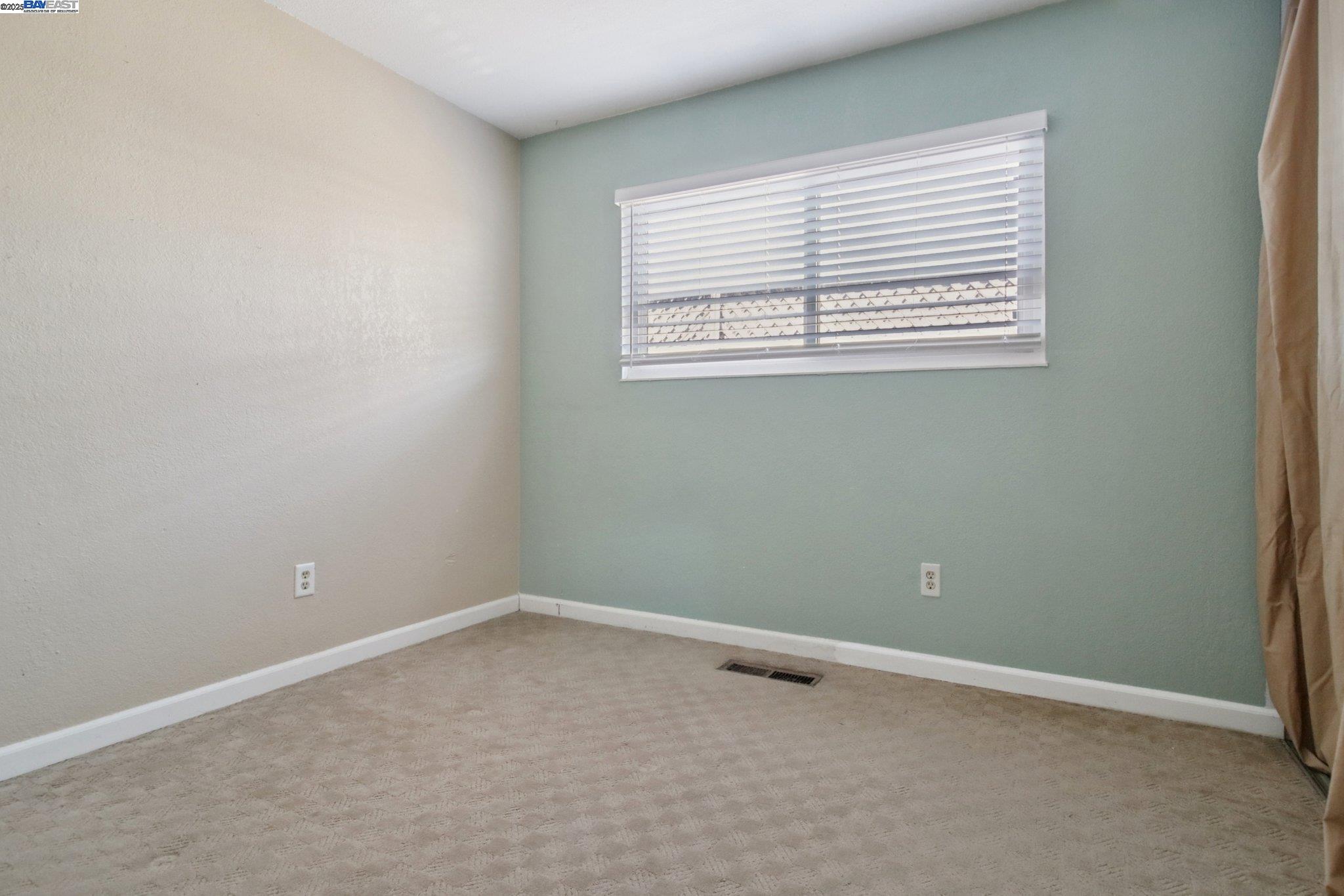 Detail Gallery Image 23 of 51 For 22 Orinda Cir, Pittsburg,  CA 94565 - 3 Beds | 2 Baths