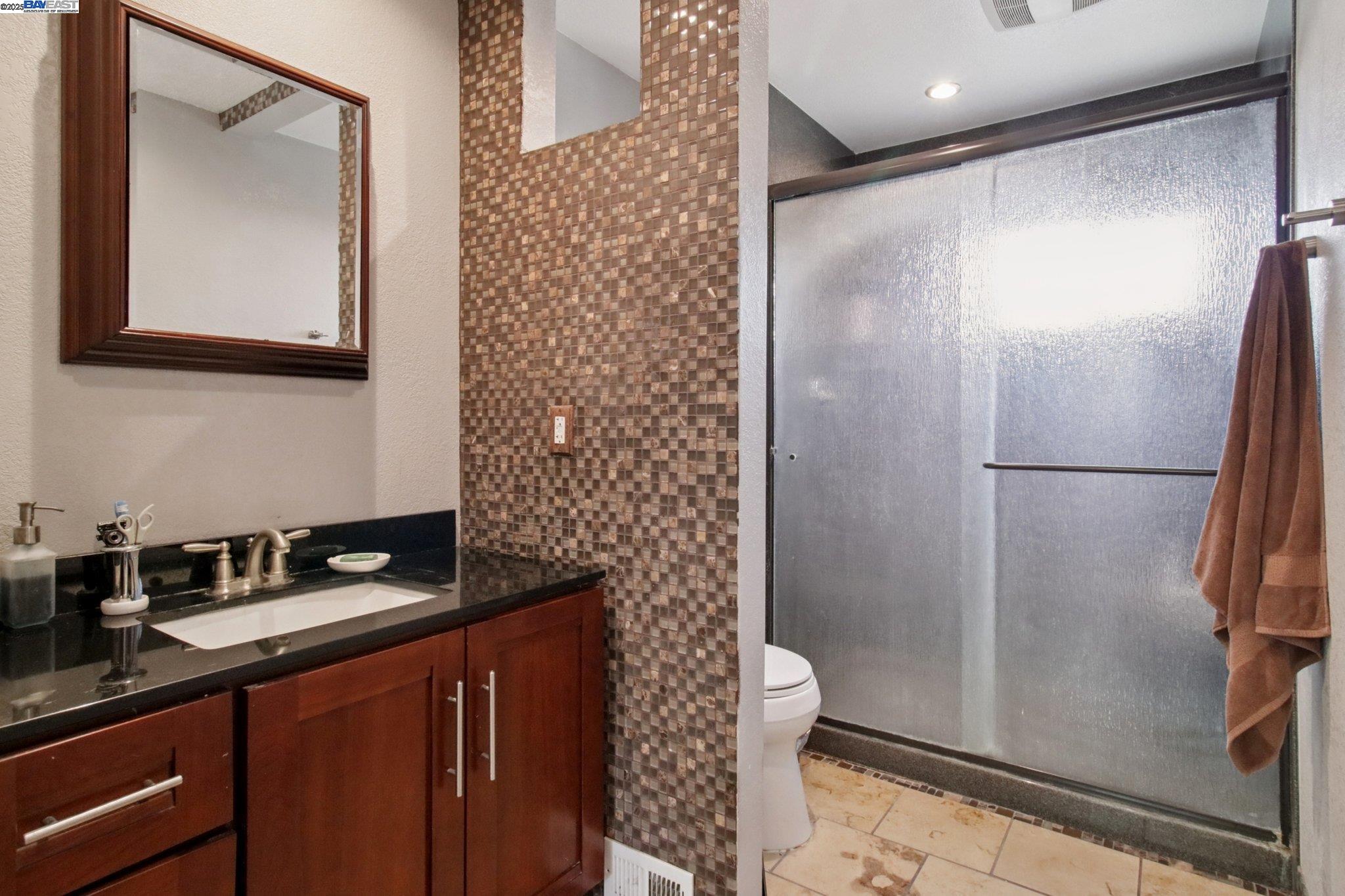 Detail Gallery Image 28 of 51 For 22 Orinda Cir, Pittsburg,  CA 94565 - 3 Beds | 2 Baths