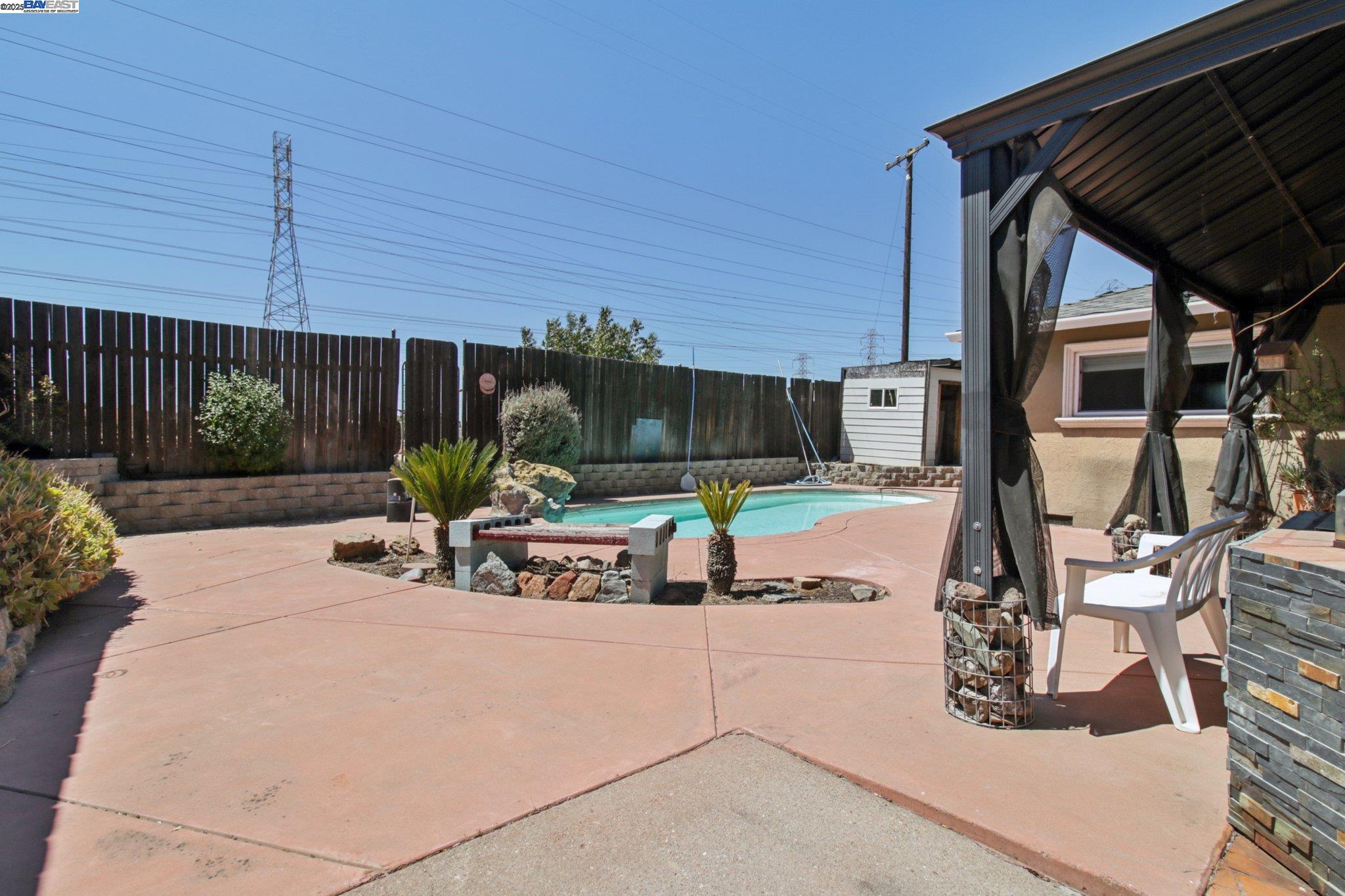 Detail Gallery Image 30 of 51 For 22 Orinda Cir, Pittsburg,  CA 94565 - 3 Beds | 2 Baths