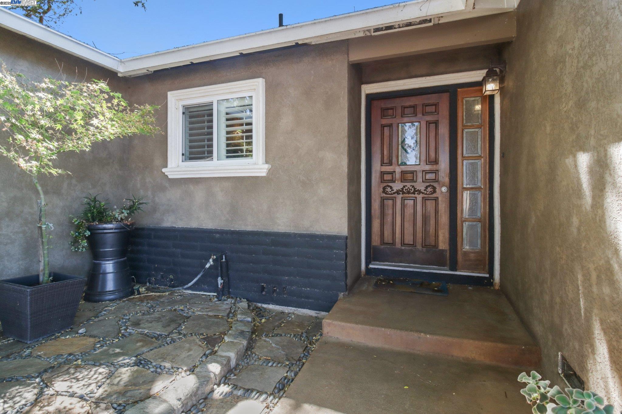 Detail Gallery Image 4 of 51 For 22 Orinda Cir, Pittsburg,  CA 94565 - 3 Beds | 2 Baths