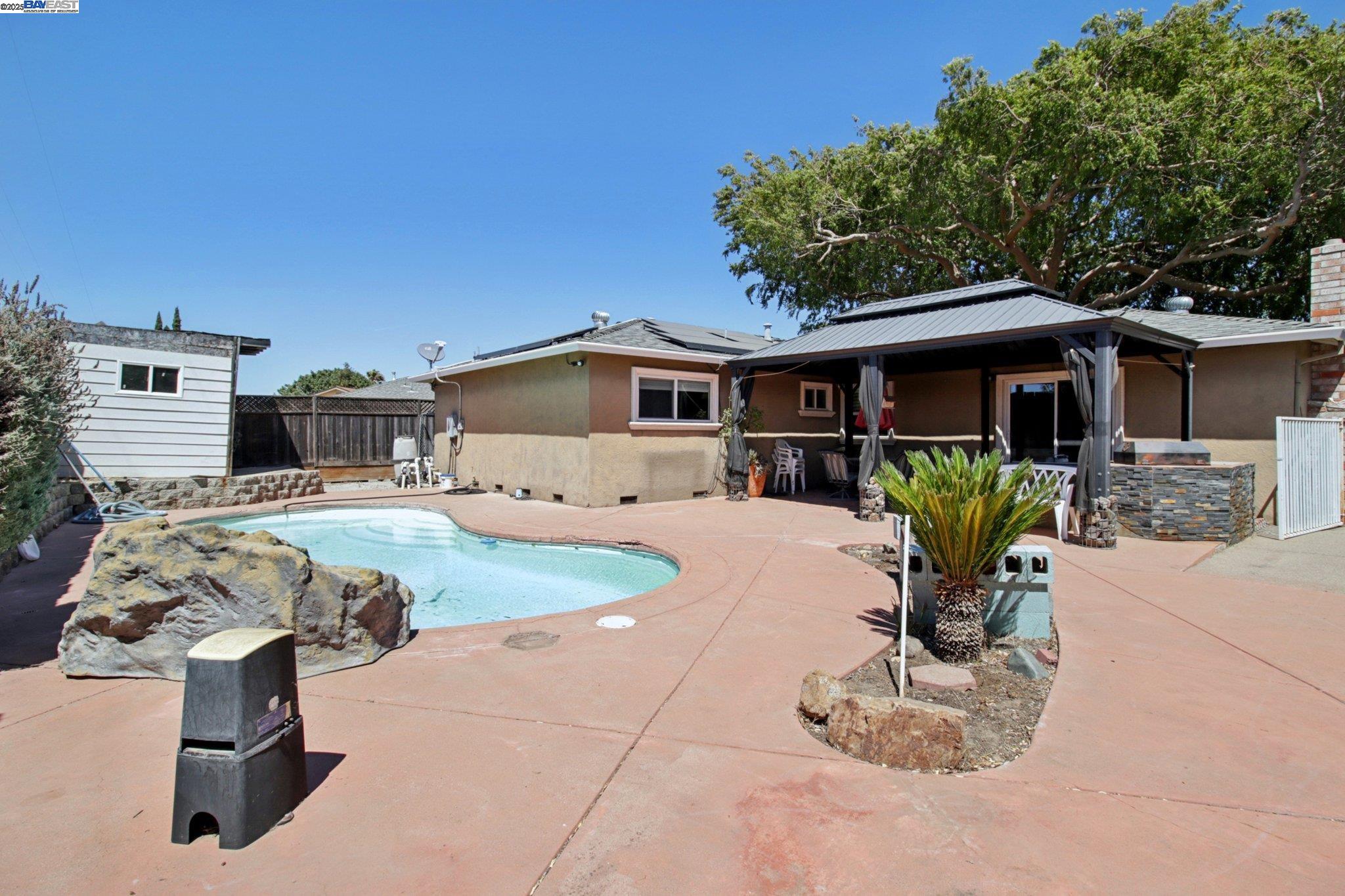 Detail Gallery Image 31 of 51 For 22 Orinda Cir, Pittsburg,  CA 94565 - 3 Beds | 2 Baths