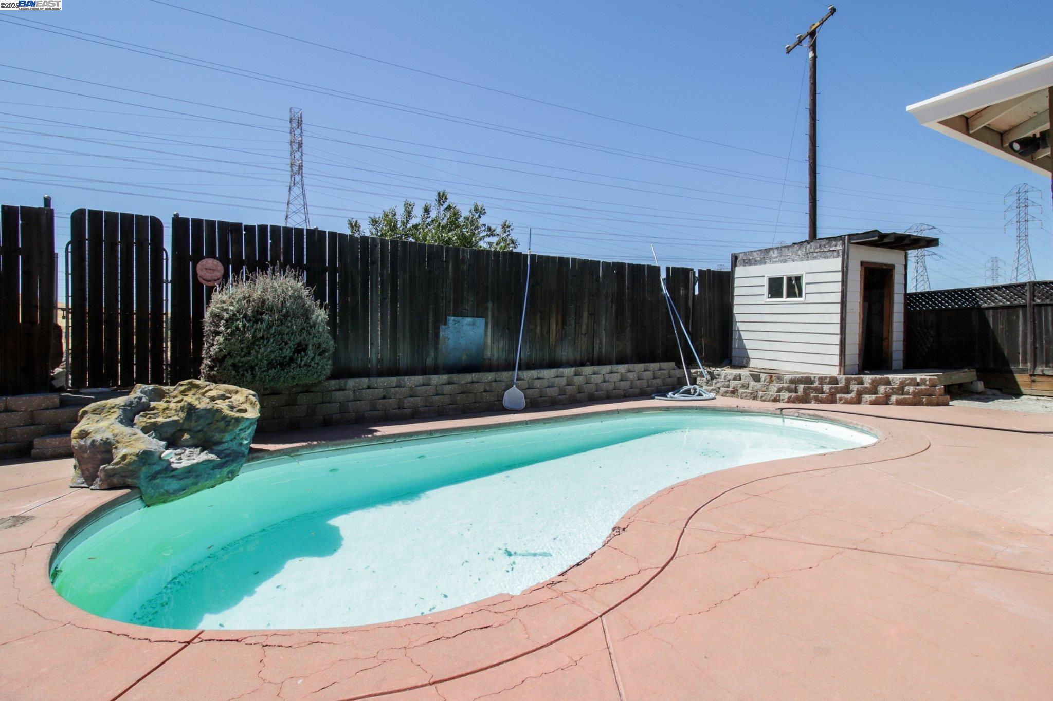 Detail Gallery Image 32 of 51 For 22 Orinda Cir, Pittsburg,  CA 94565 - 3 Beds | 2 Baths