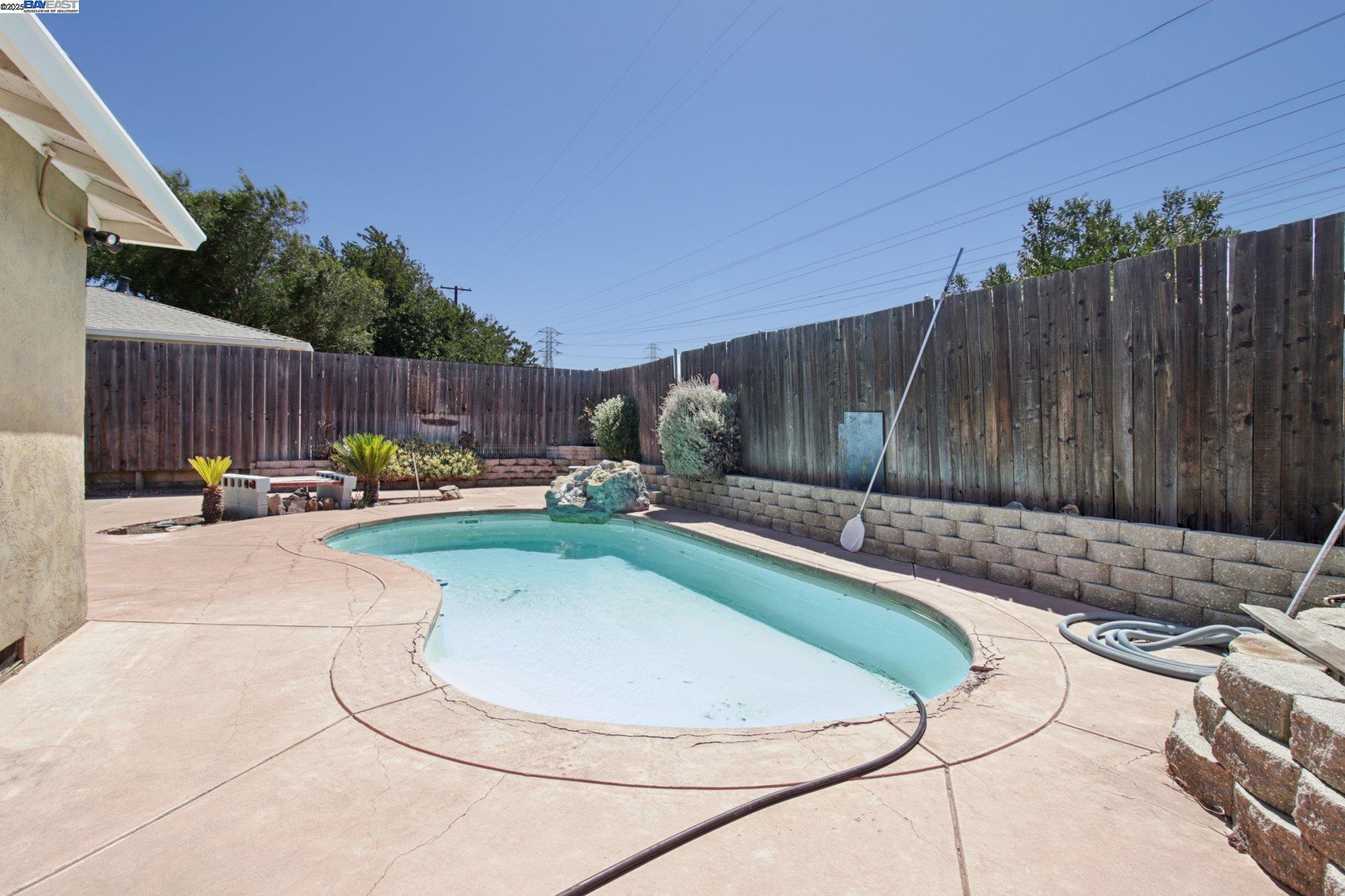 Detail Gallery Image 33 of 51 For 22 Orinda Cir, Pittsburg,  CA 94565 - 3 Beds | 2 Baths