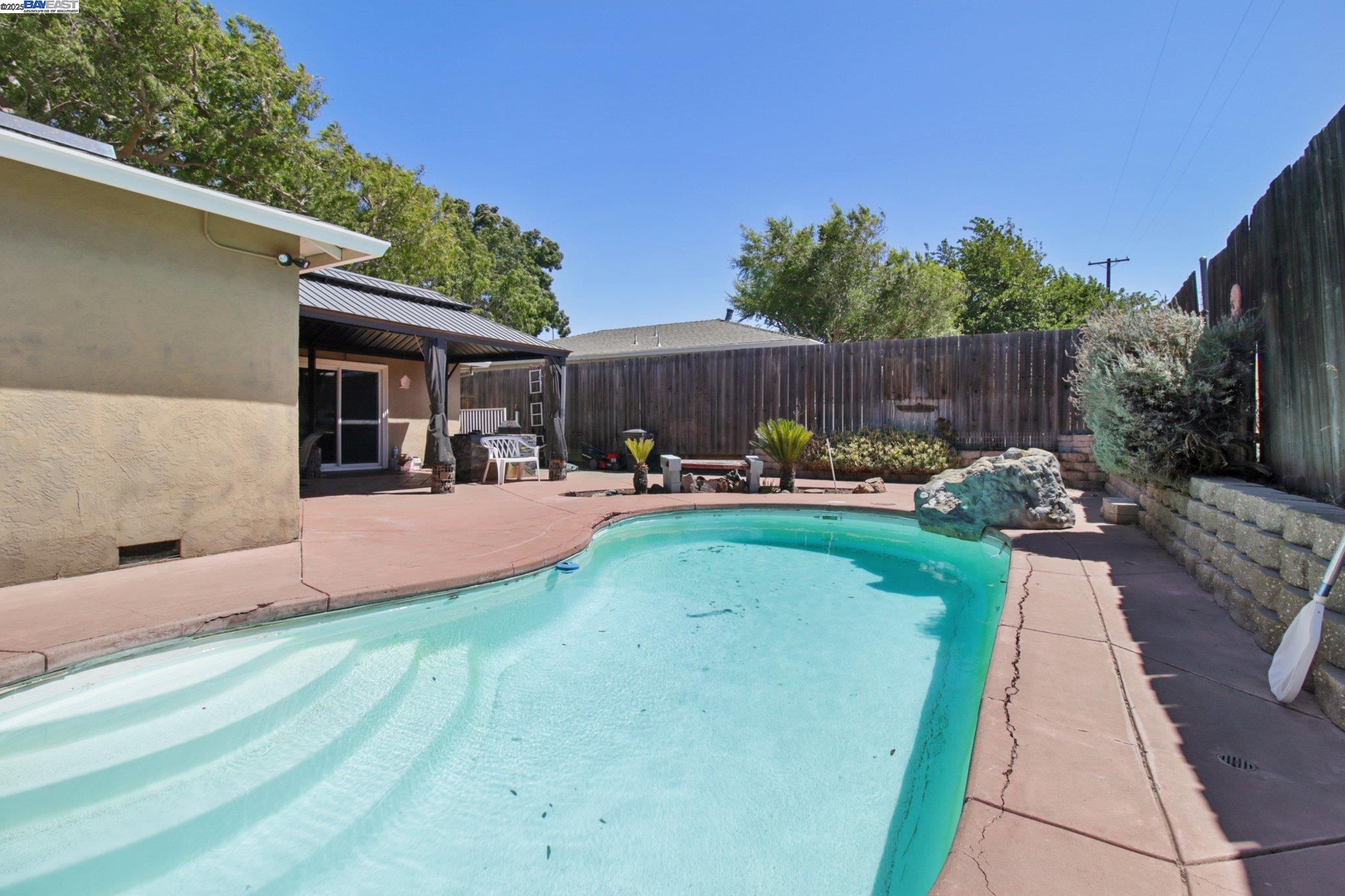 Detail Gallery Image 35 of 51 For 22 Orinda Cir, Pittsburg,  CA 94565 - 3 Beds | 2 Baths