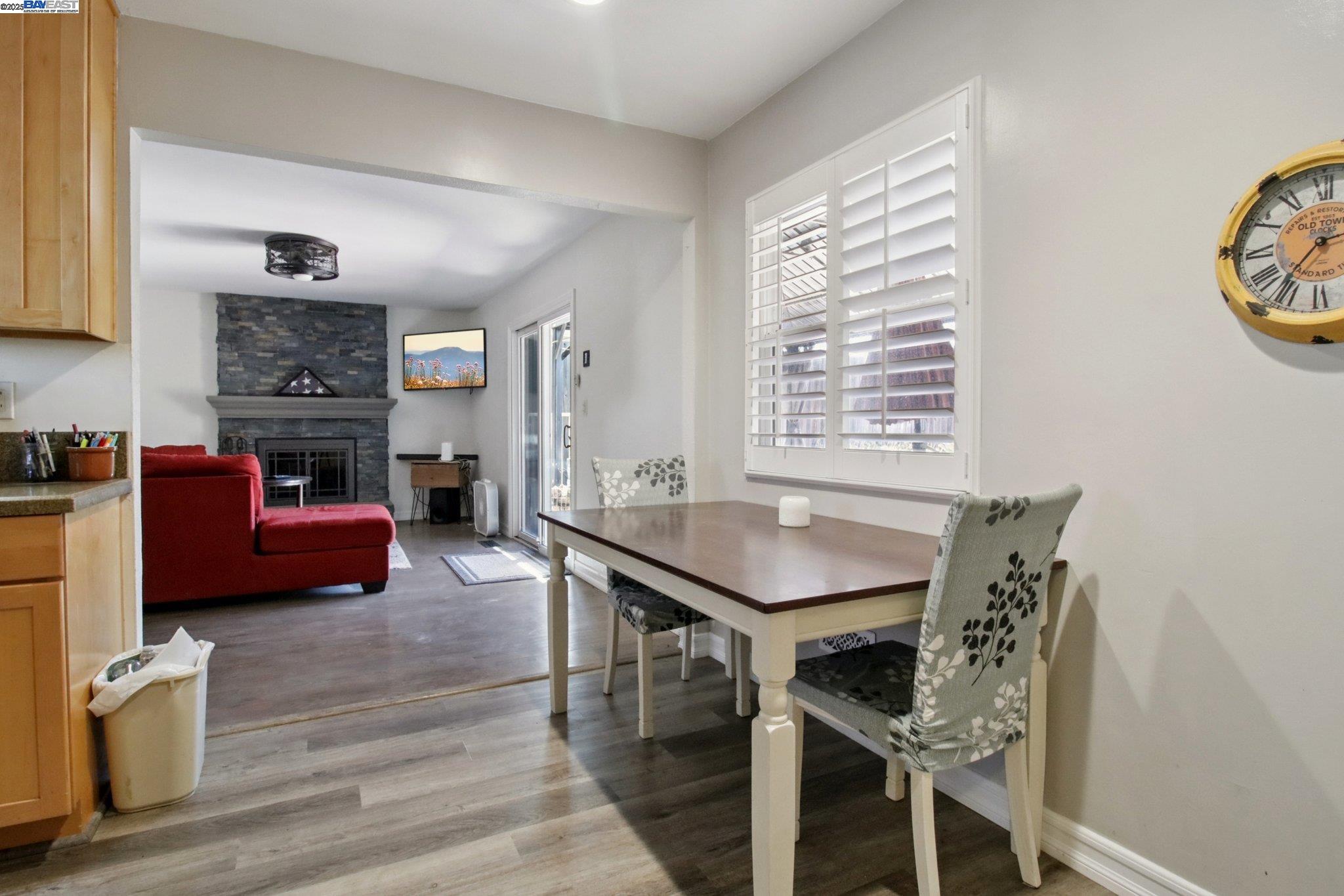 Detail Gallery Image 10 of 51 For 22 Orinda Cir, Pittsburg,  CA 94565 - 3 Beds | 2 Baths