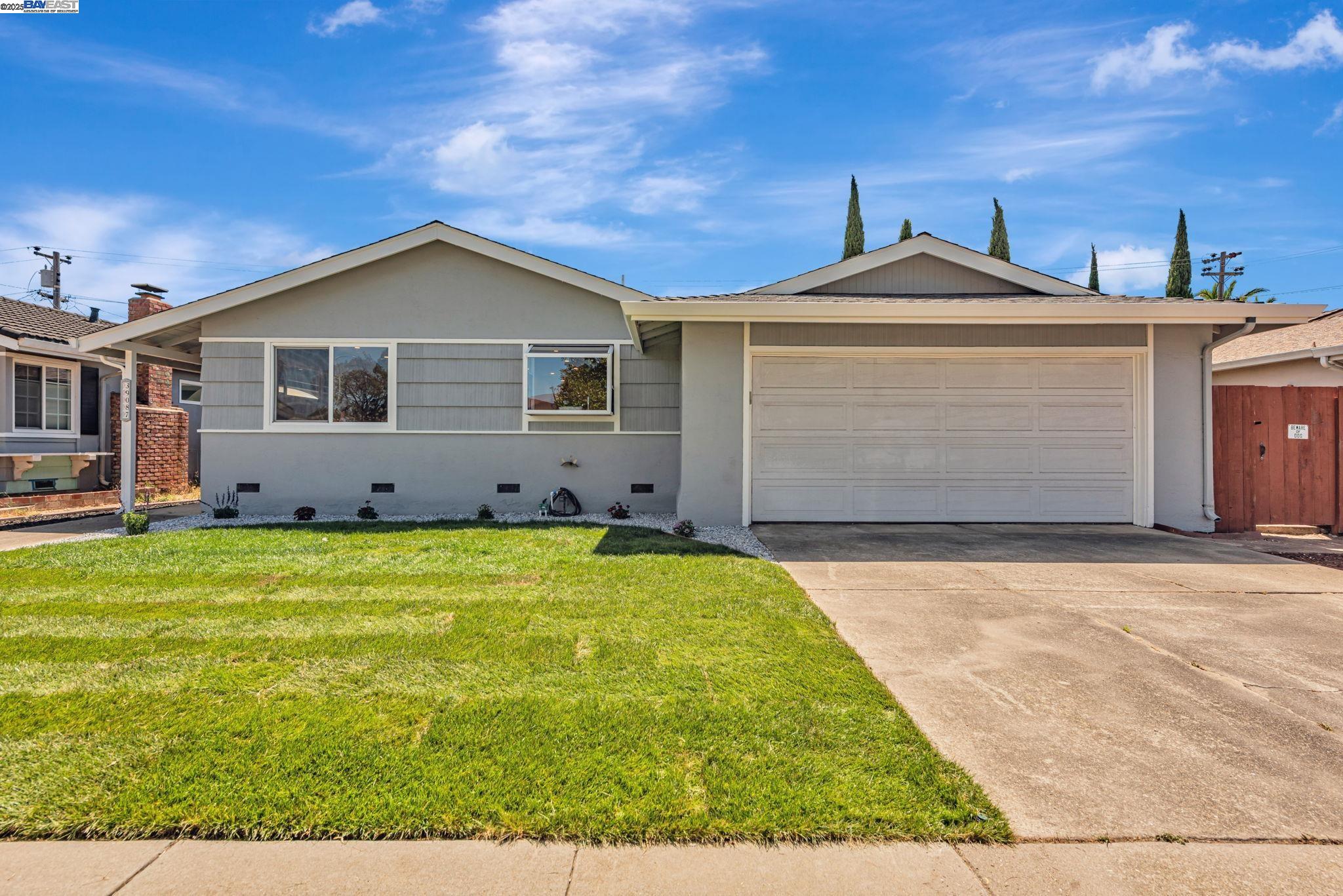 Detail Gallery Image 2 of 29 For 39087 Yosemite Way, Fremont,  CA 94538 - 3 Beds | 2 Baths