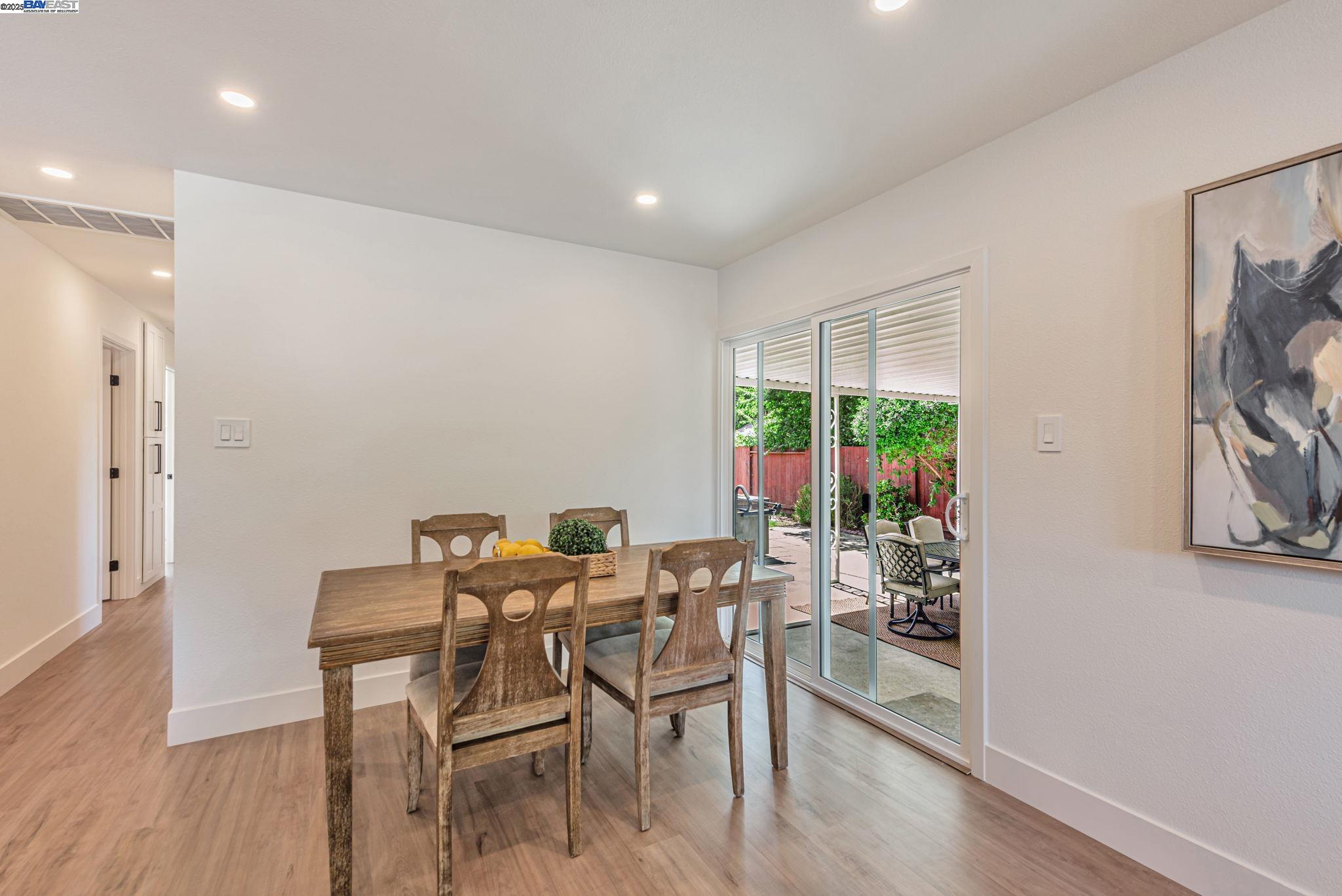 Detail Gallery Image 16 of 29 For 39087 Yosemite Way, Fremont,  CA 94538 - 3 Beds | 2 Baths