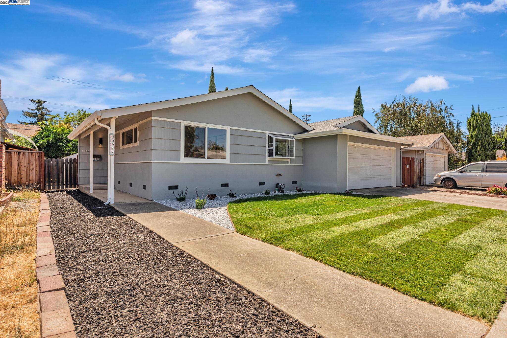Detail Gallery Image 3 of 29 For 39087 Yosemite Way, Fremont,  CA 94538 - 3 Beds | 2 Baths