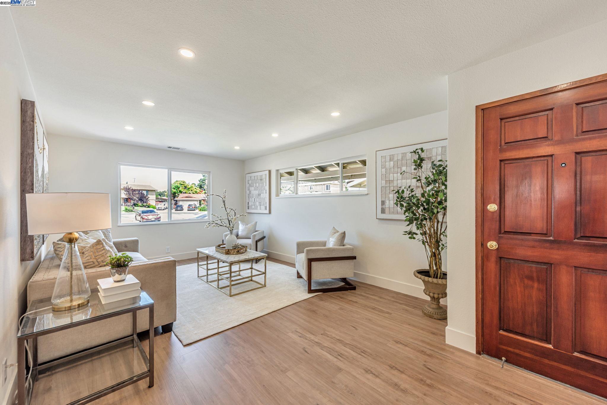 Detail Gallery Image 4 of 29 For 39087 Yosemite Way, Fremont,  CA 94538 - 3 Beds | 2 Baths