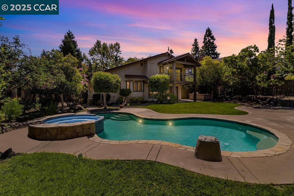 Detail Gallery Image 1 of 1 For 987 Morello Ave, Martinez,  CA 94553 - 3 Beds | 2/1 Baths