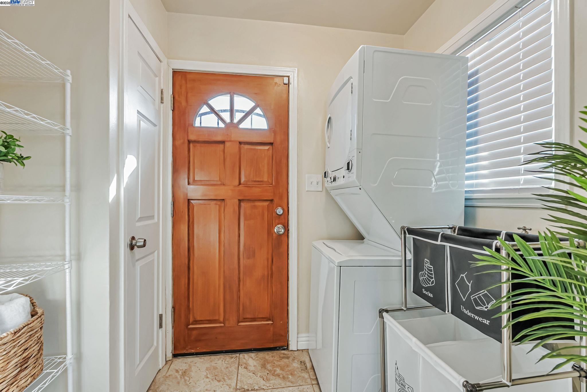 Detail Gallery Image 19 of 27 For 10500 Byron Ave, Oakland,  CA 94603 - 2 Beds | 1 Baths