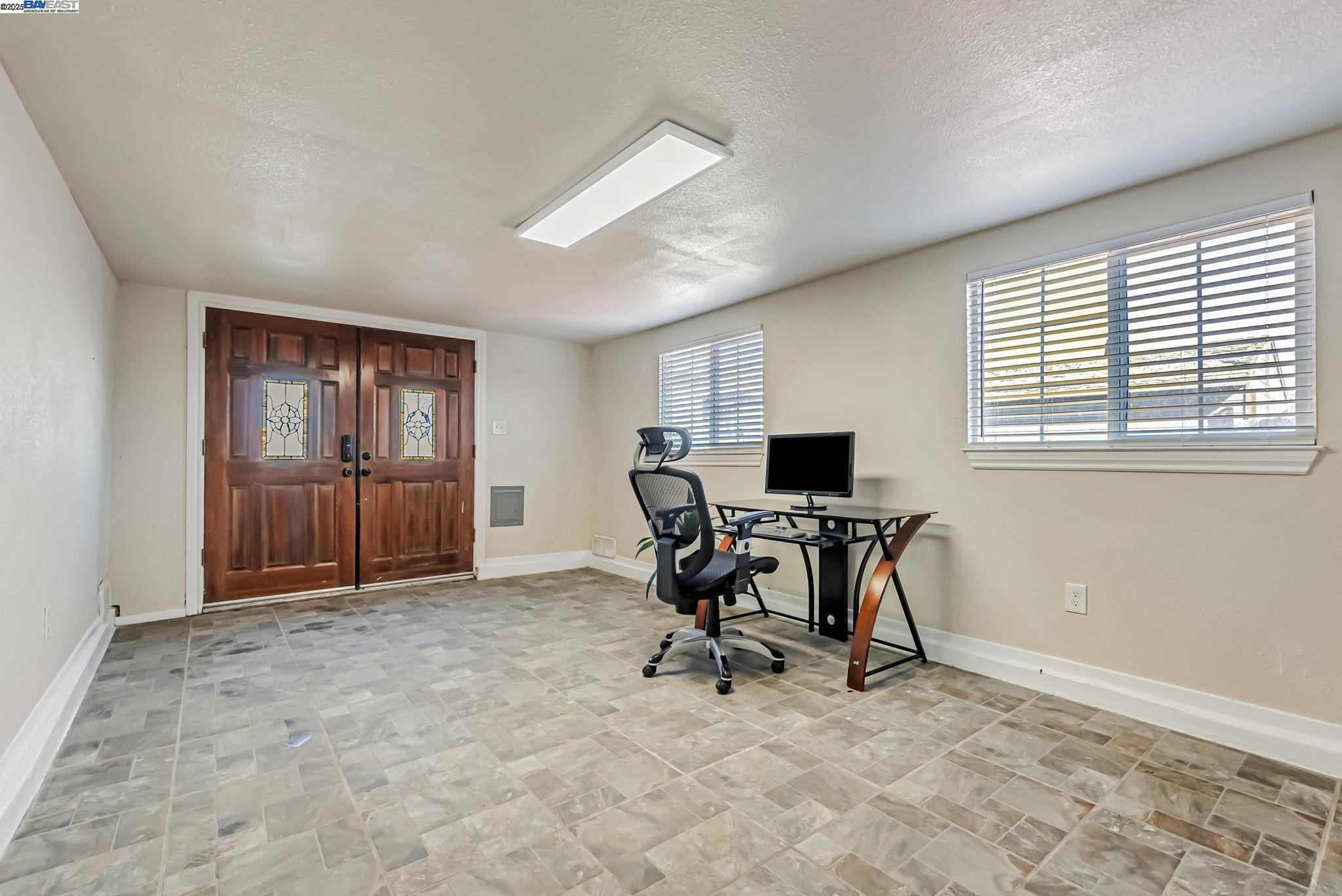 Detail Gallery Image 25 of 27 For 10500 Byron Ave, Oakland,  CA 94603 - 2 Beds | 1 Baths