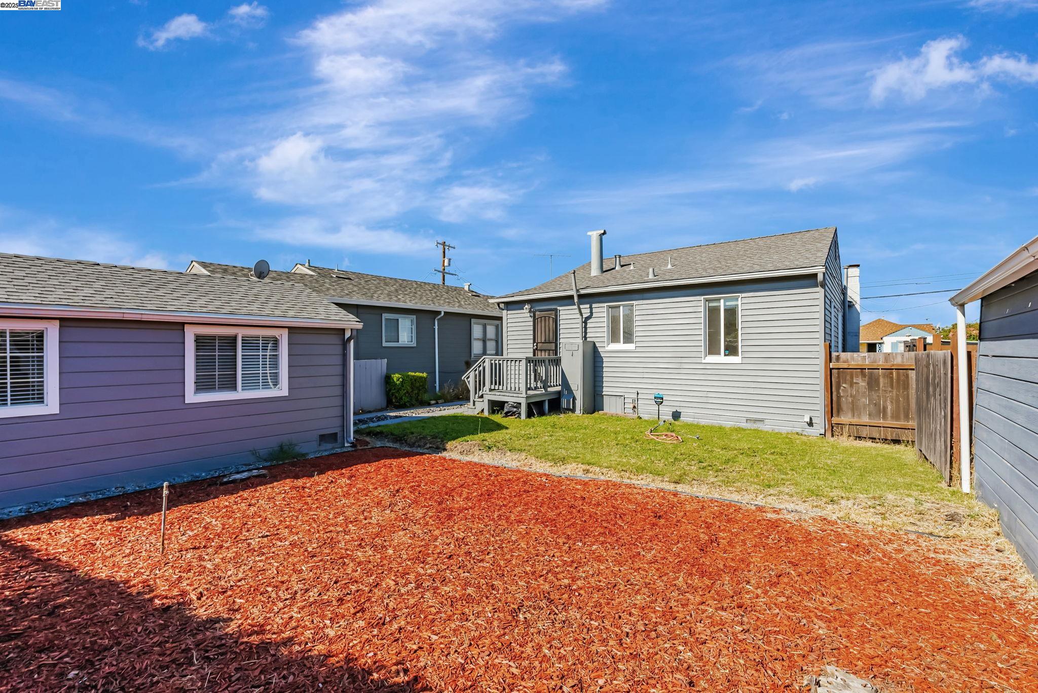 Detail Gallery Image 26 of 27 For 10500 Byron Ave, Oakland,  CA 94603 - 2 Beds | 1 Baths