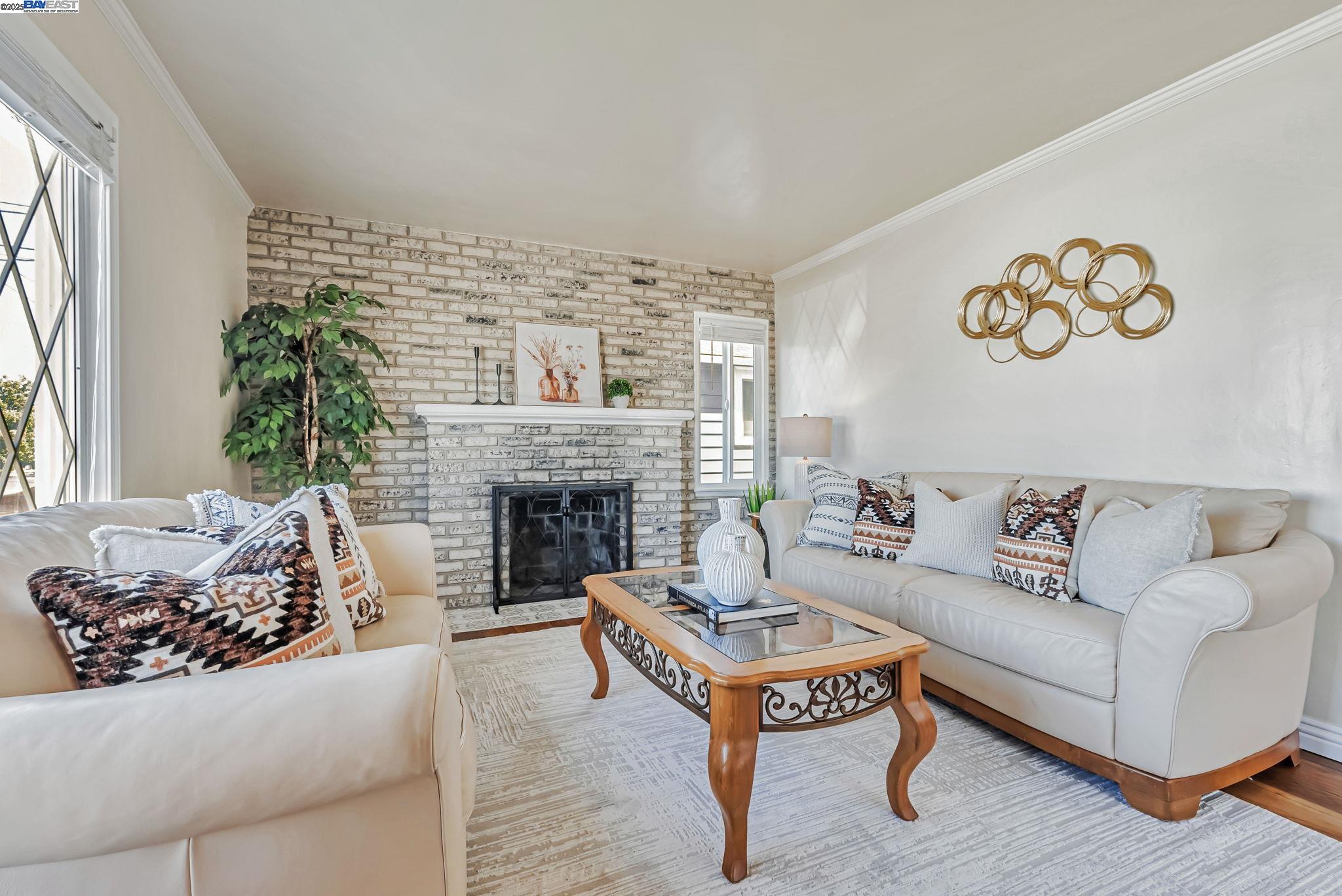 Detail Gallery Image 6 of 27 For 10500 Byron Ave, Oakland,  CA 94603 - 2 Beds | 1 Baths