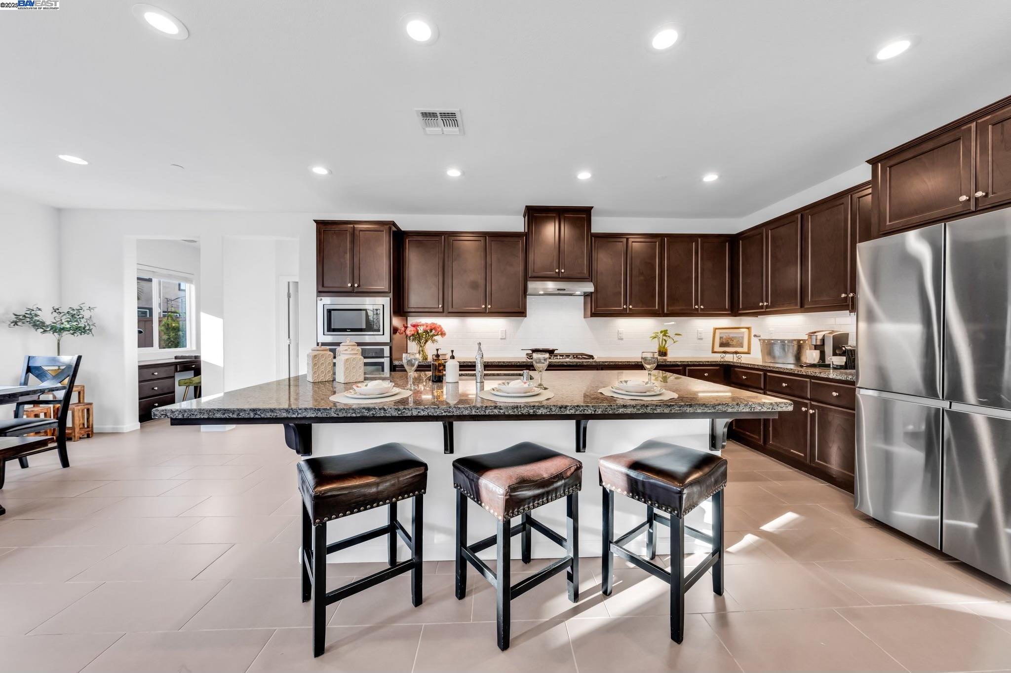 Detail Gallery Image 14 of 54 For 2305 Augusta Ave, Tracy,  CA 95377 - 4 Beds | 3 Baths