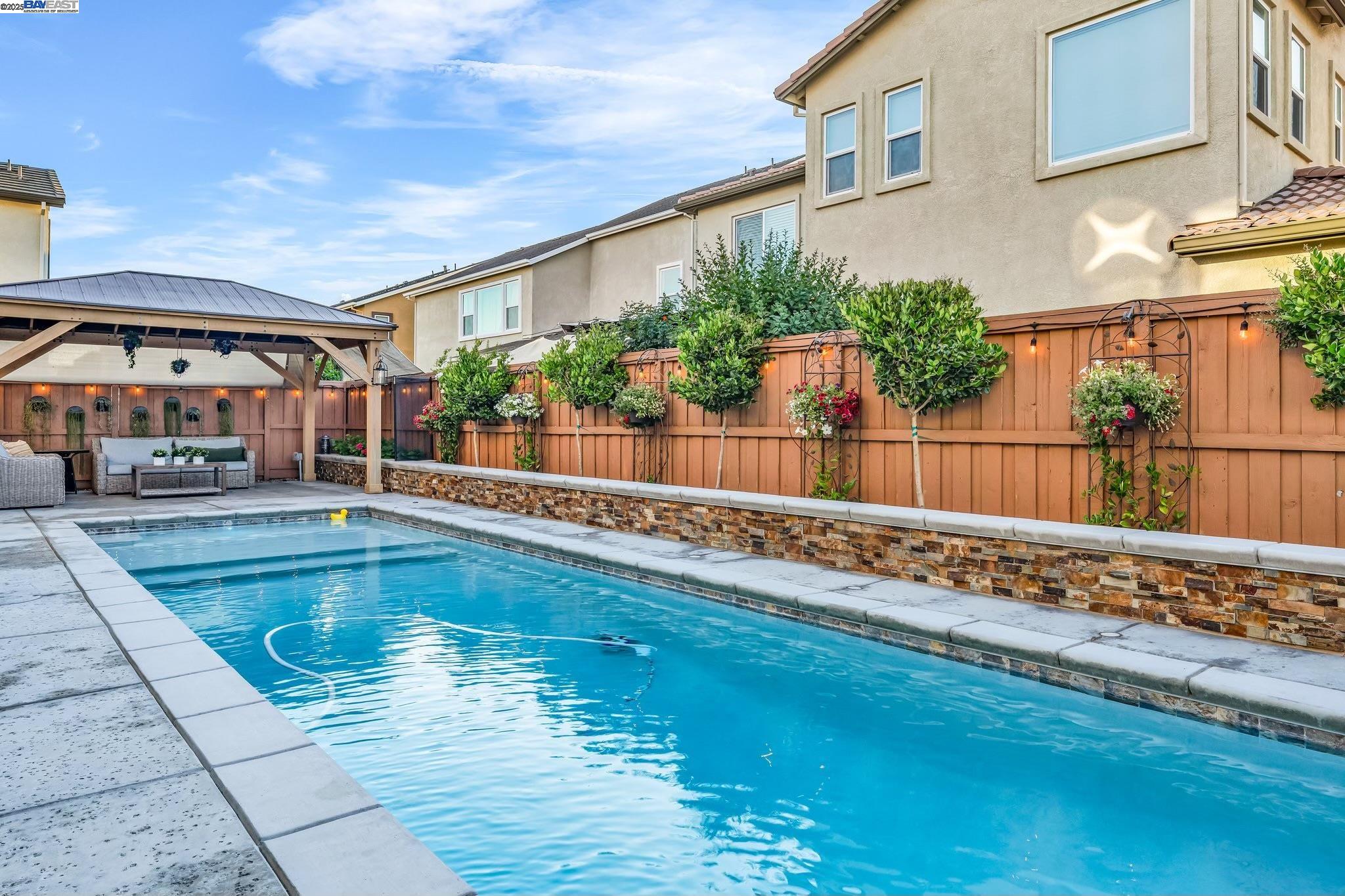 Detail Gallery Image 3 of 54 For 2305 Augusta Ave, Tracy,  CA 95377 - 4 Beds | 3 Baths