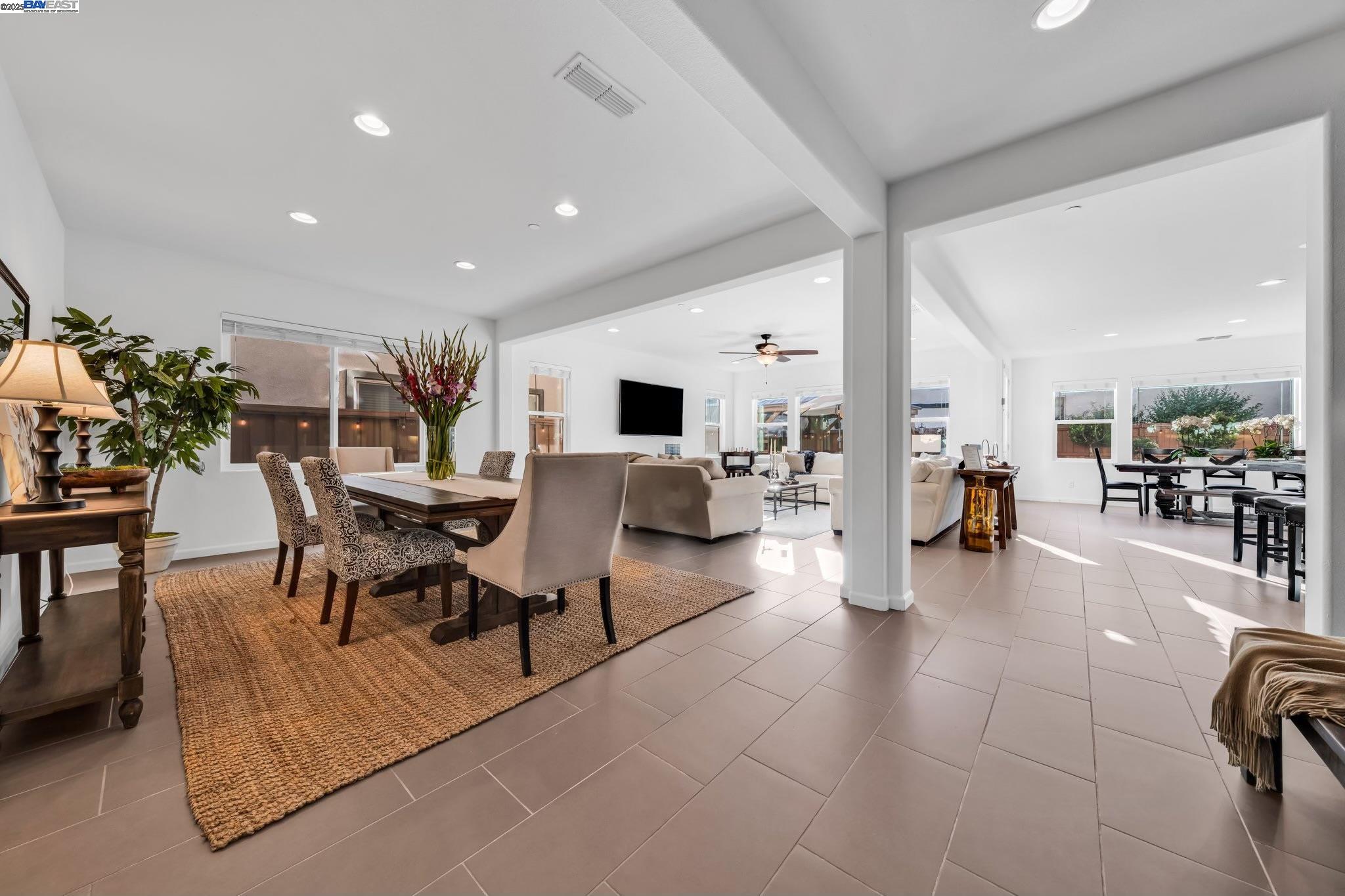 Detail Gallery Image 6 of 54 For 2305 Augusta Ave, Tracy,  CA 95377 - 4 Beds | 3 Baths