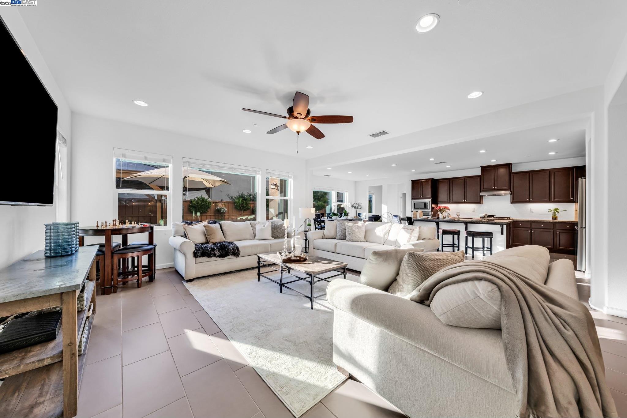 Detail Gallery Image 9 of 51 For 2305 Augusta Ave, Tracy,  CA 95377 - 4 Beds | 3 Baths