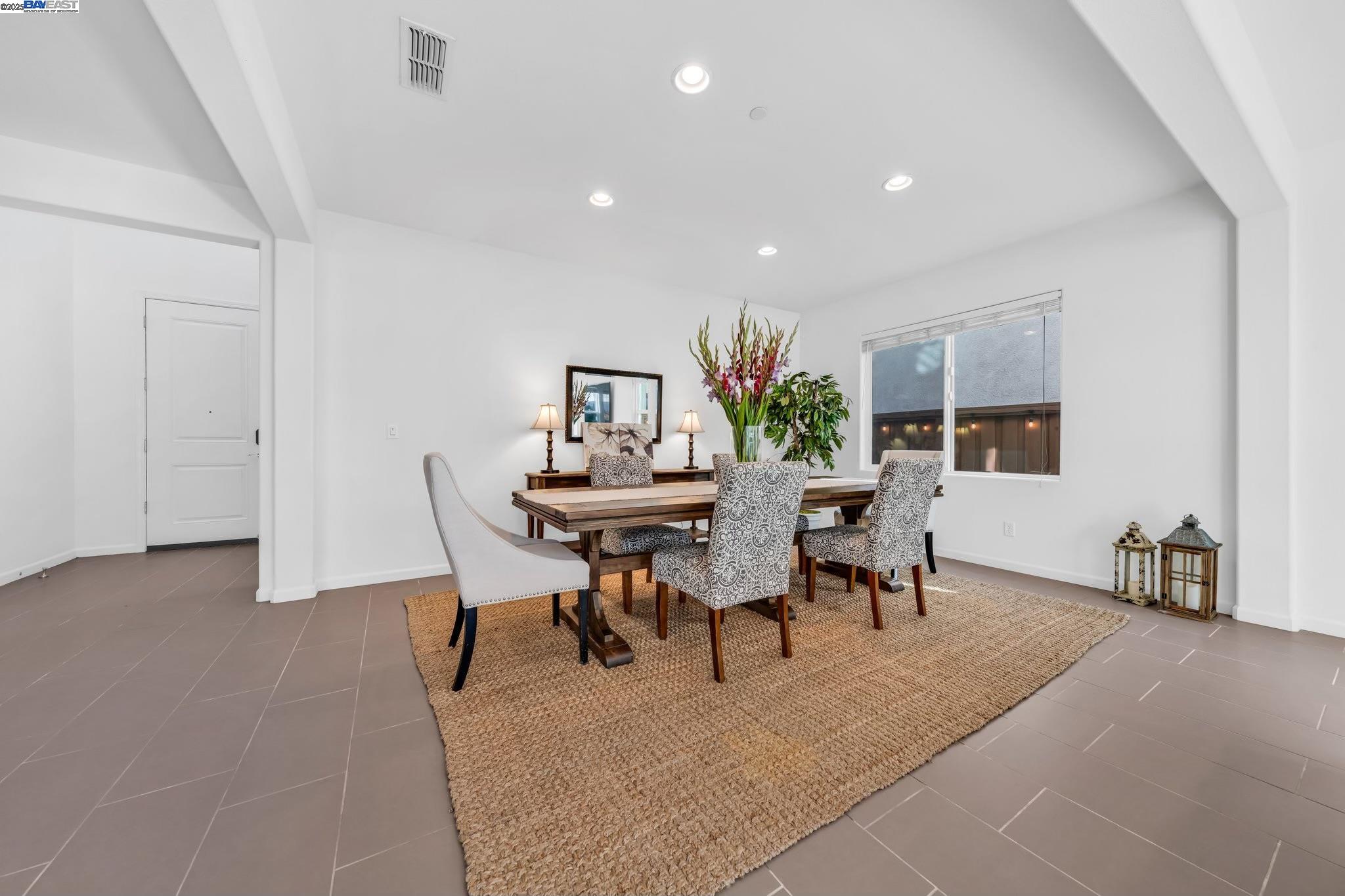 Detail Gallery Image 9 of 54 For 2305 Augusta Ave, Tracy,  CA 95377 - 4 Beds | 3 Baths