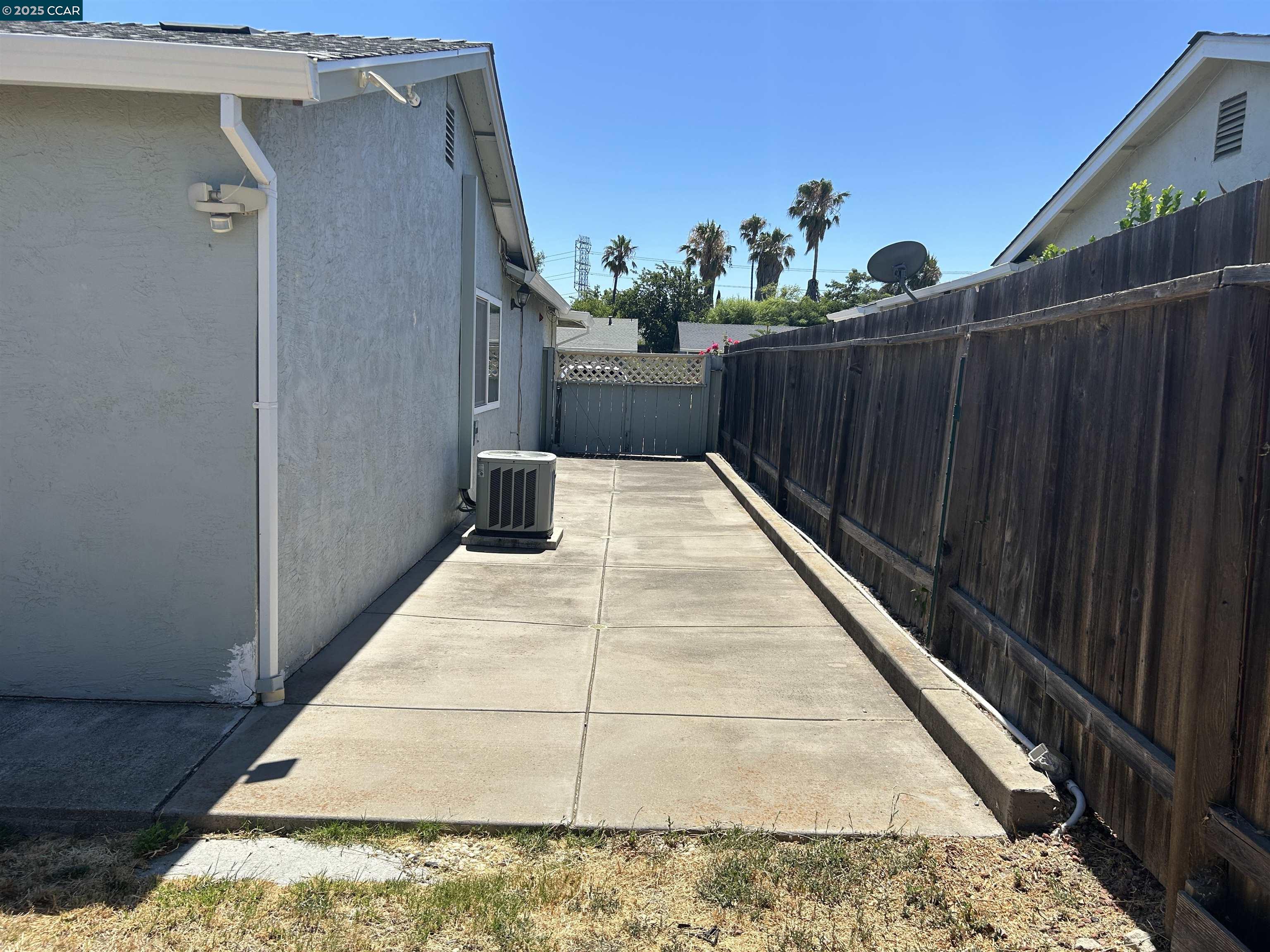 Detail Gallery Image 26 of 30 For 26 Leeward Way, Pittsburg,  CA 94565 - 3 Beds | 1 Baths