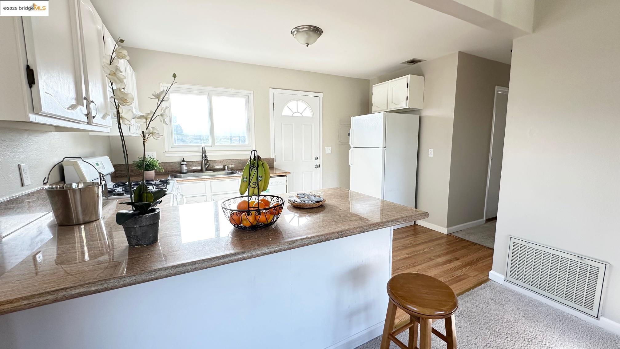 Detail Gallery Image 22 of 35 For 840 Key Route Blvd, Albany,  CA 94706-0000 - – Beds | – Baths