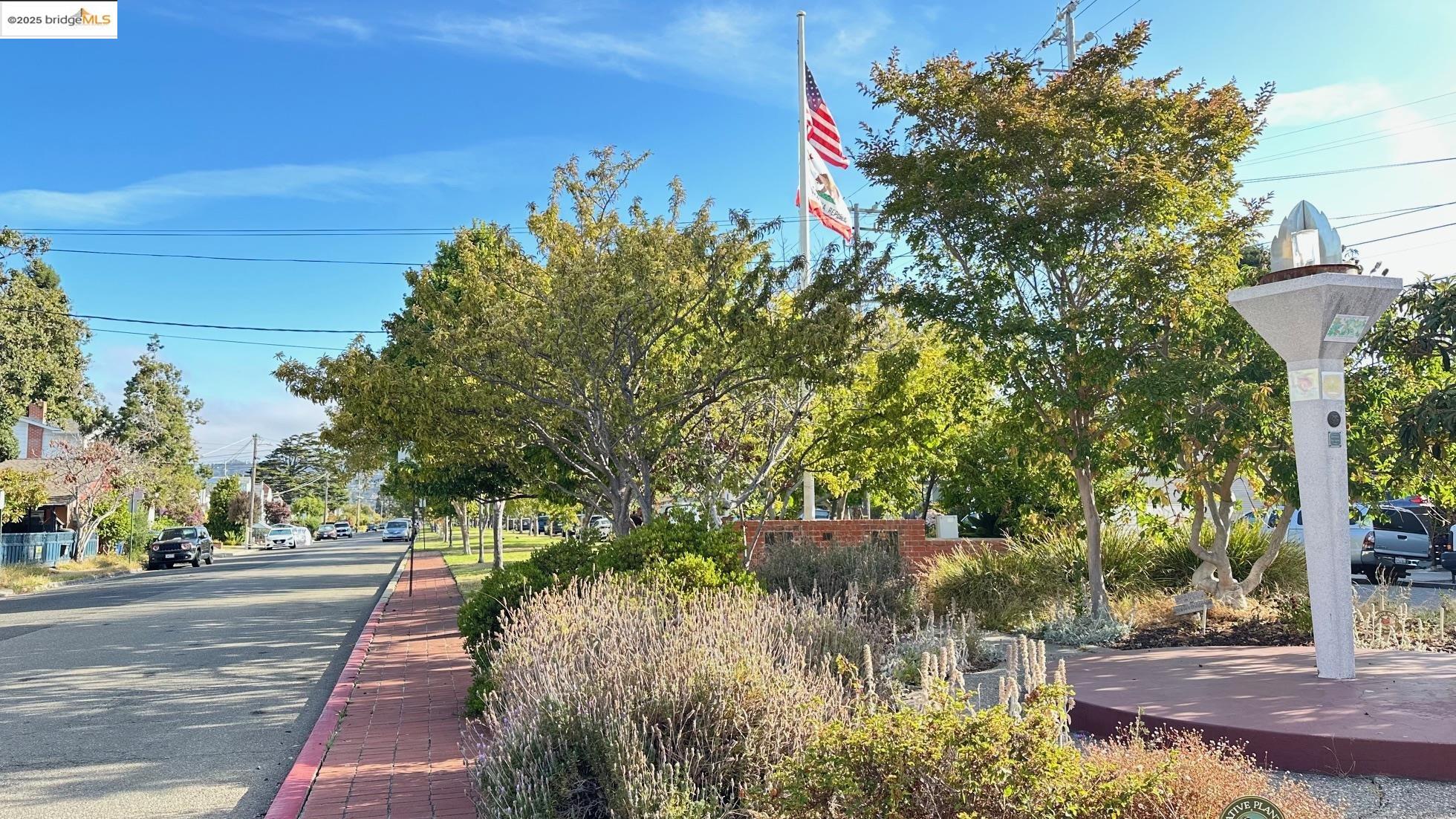 Detail Gallery Image 33 of 35 For 840 Key Route Blvd, Albany,  CA 94706-0000 - – Beds | – Baths