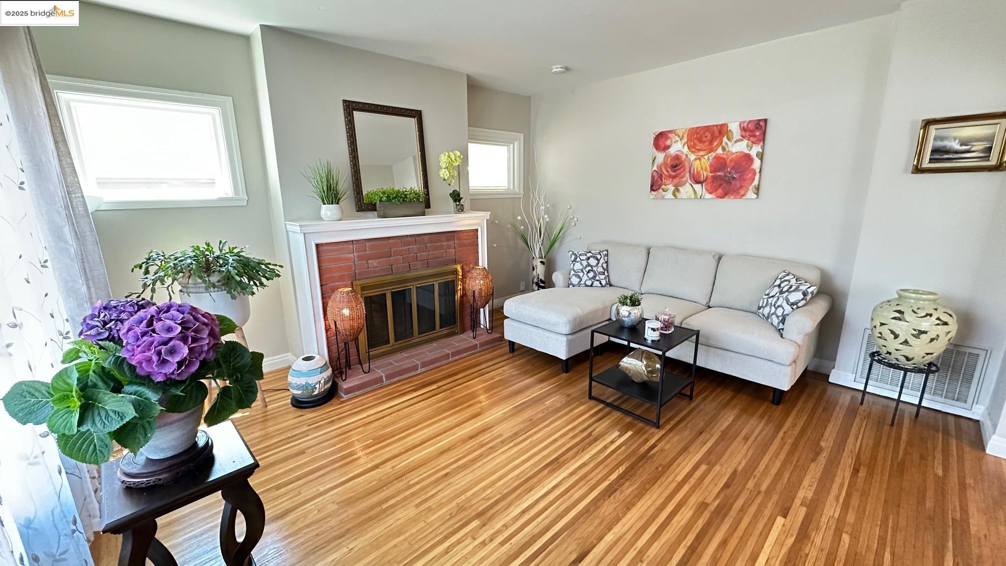 Detail Gallery Image 8 of 35 For 840 Key Route Blvd, Albany,  CA 94706-0000 - – Beds | – Baths