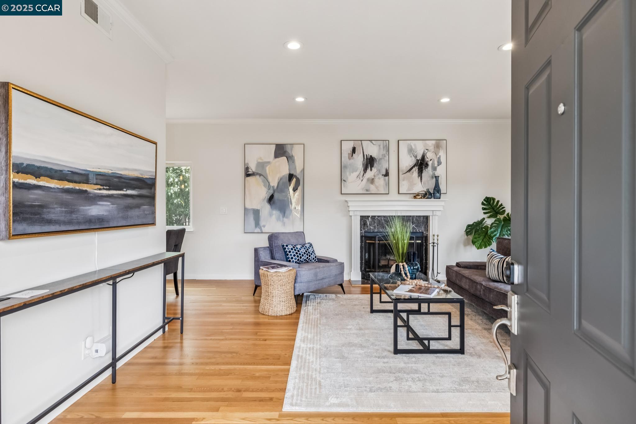 Detail Gallery Image 2 of 49 For 2413 Potomac St, Oakland,  CA 94602 - 4 Beds | 3 Baths