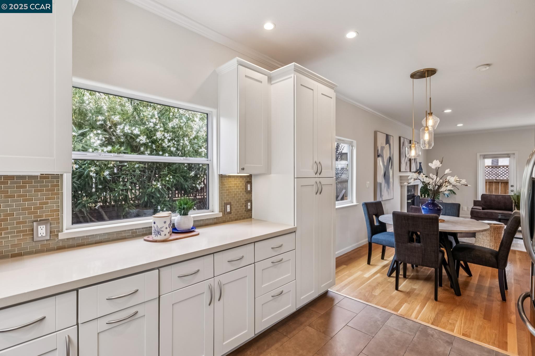 Detail Gallery Image 13 of 49 For 2413 Potomac St, Oakland,  CA 94602 - 4 Beds | 3 Baths