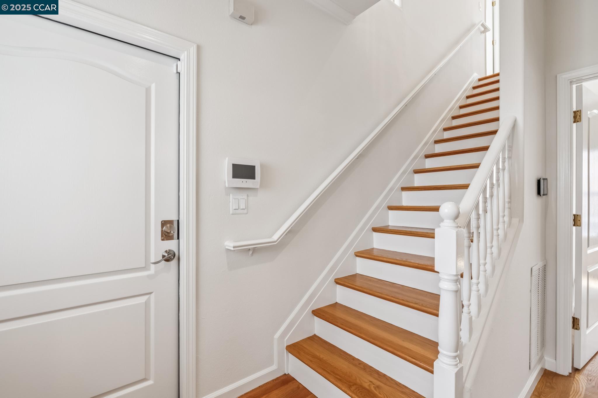 Detail Gallery Image 17 of 49 For 2413 Potomac St, Oakland,  CA 94602 - 4 Beds | 3 Baths