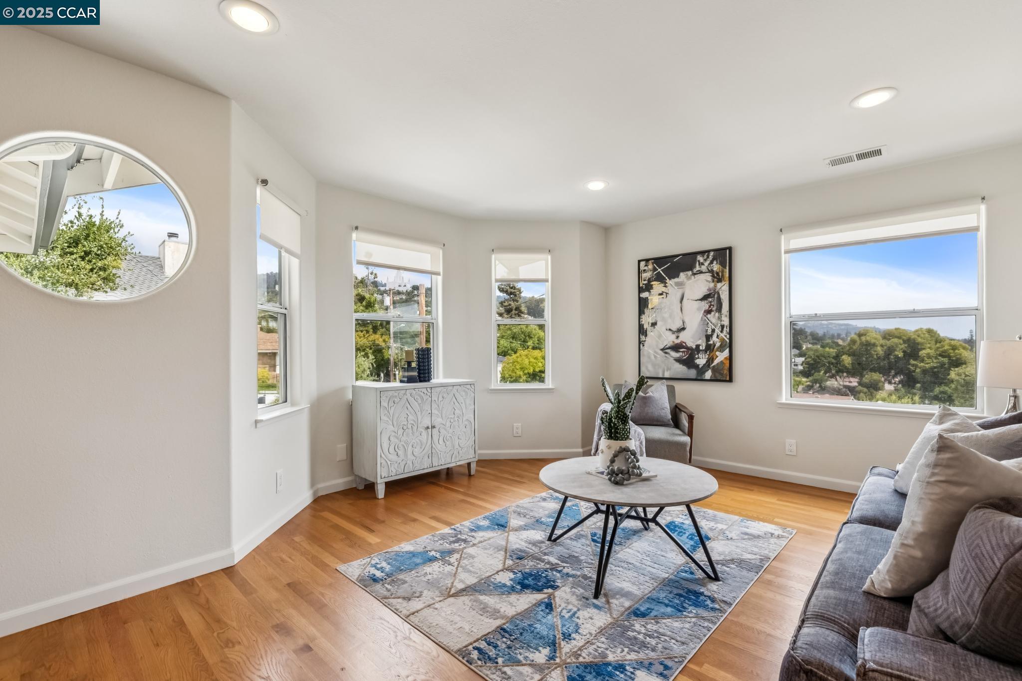 Detail Gallery Image 20 of 49 For 2413 Potomac St, Oakland,  CA 94602 - 4 Beds | 3 Baths