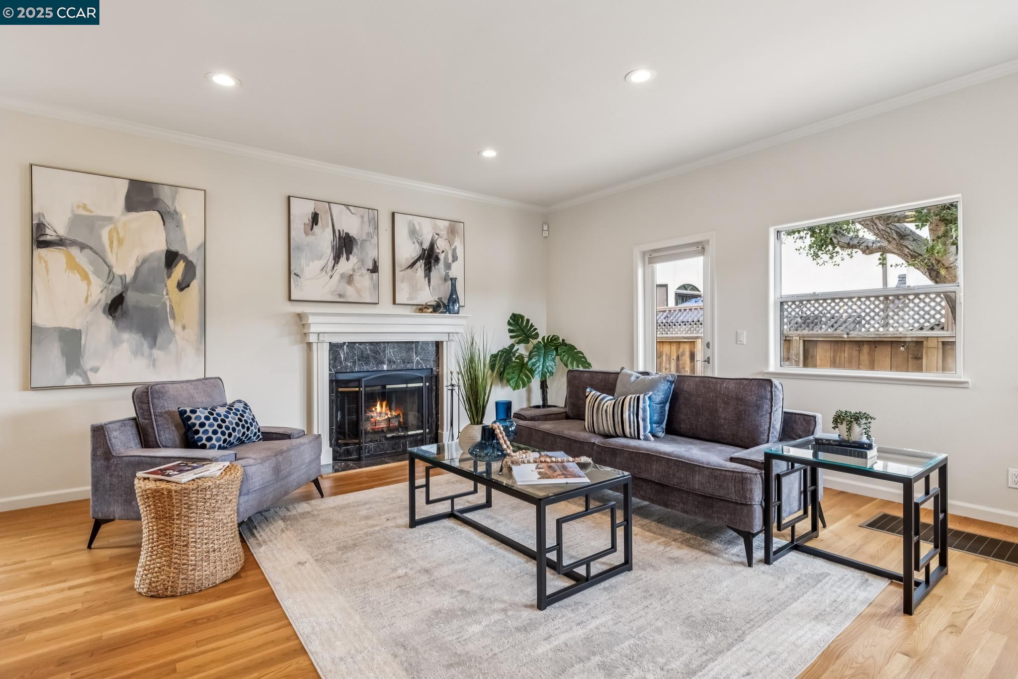 Detail Gallery Image 3 of 49 For 2413 Potomac St, Oakland,  CA 94602 - 4 Beds | 3 Baths