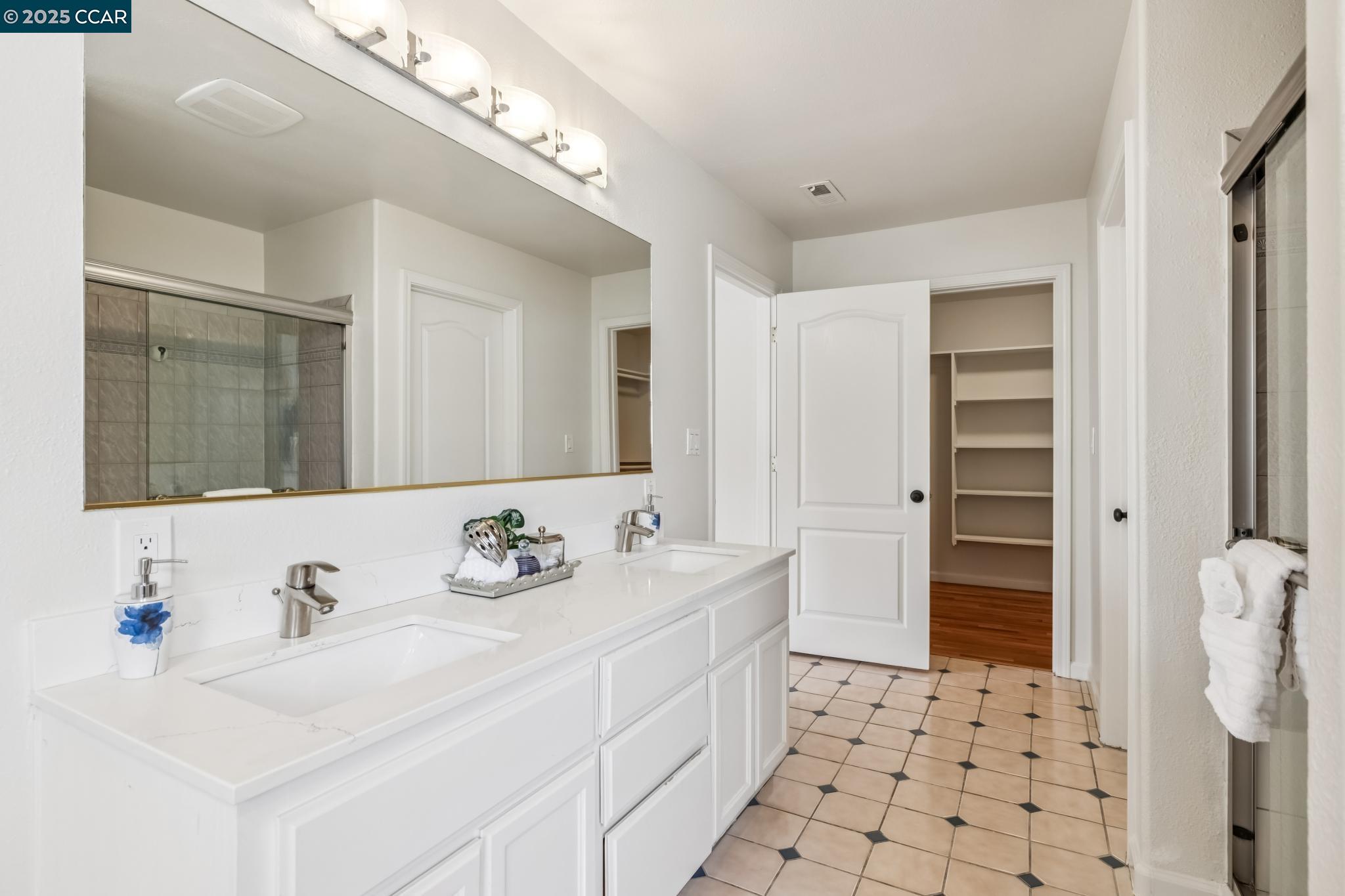 Detail Gallery Image 24 of 49 For 2413 Potomac St, Oakland,  CA 94602 - 4 Beds | 3 Baths