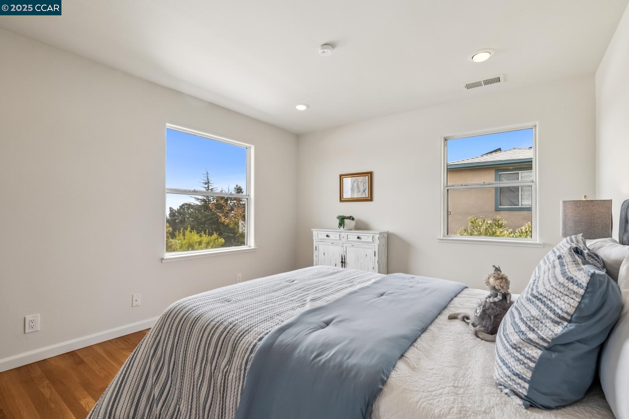 Detail Gallery Image 30 of 49 For 2413 Potomac St, Oakland,  CA 94602 - 4 Beds | 3 Baths