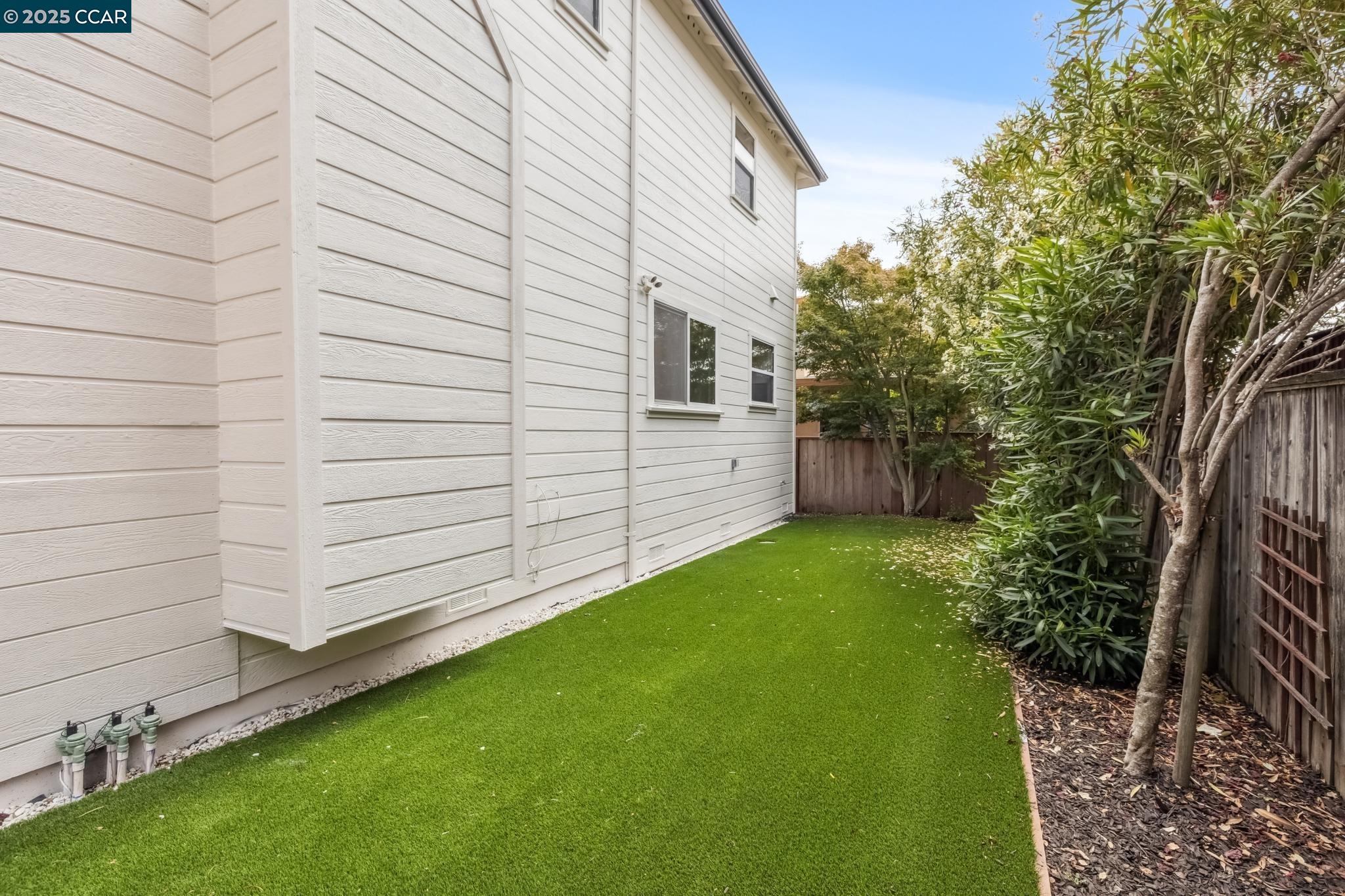 Detail Gallery Image 37 of 49 For 2413 Potomac St, Oakland,  CA 94602 - 4 Beds | 3 Baths