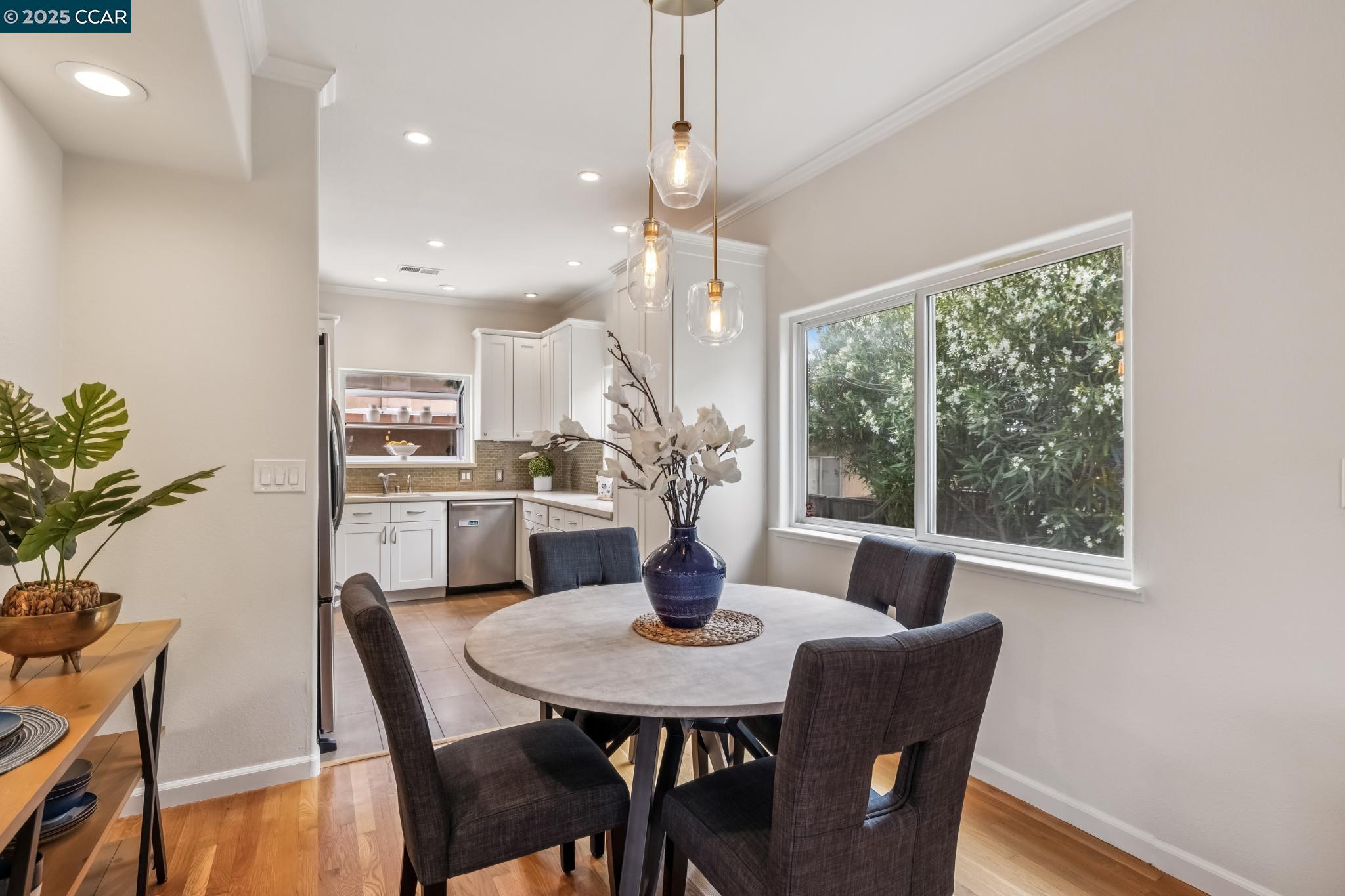 Detail Gallery Image 8 of 49 For 2413 Potomac St, Oakland,  CA 94602 - 4 Beds | 3 Baths