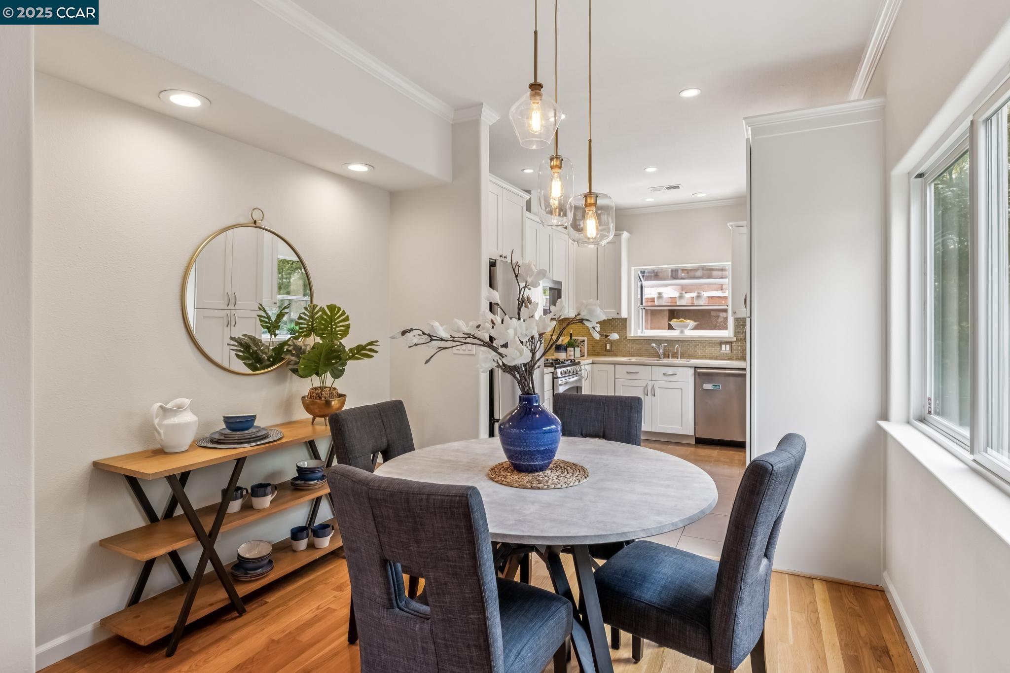 Detail Gallery Image 9 of 49 For 2413 Potomac St, Oakland,  CA 94602 - 4 Beds | 3 Baths