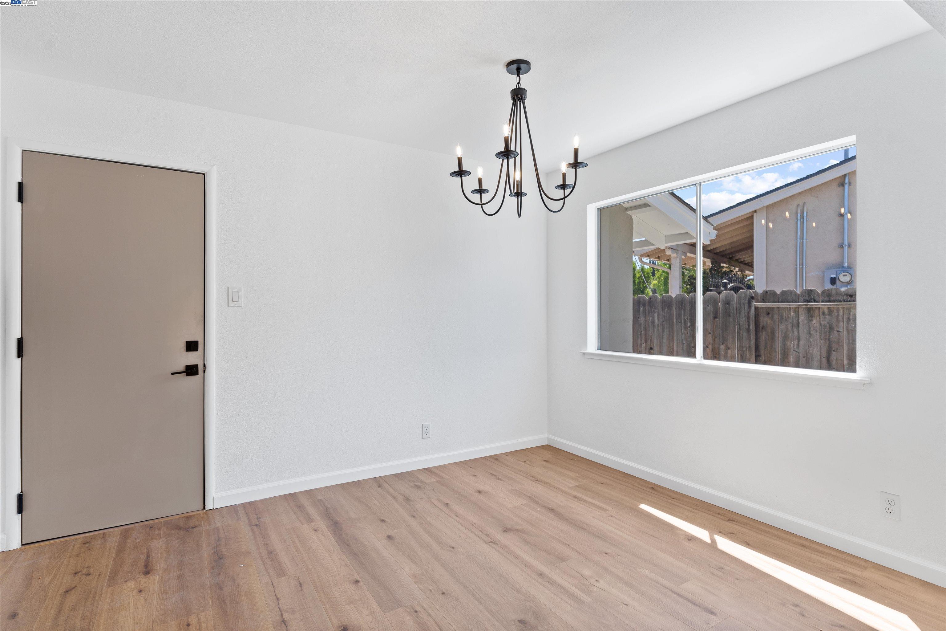Detail Gallery Image 6 of 32 For 4010 Boulder Dr, Antioch,  CA 94509 - 4 Beds | 2 Baths