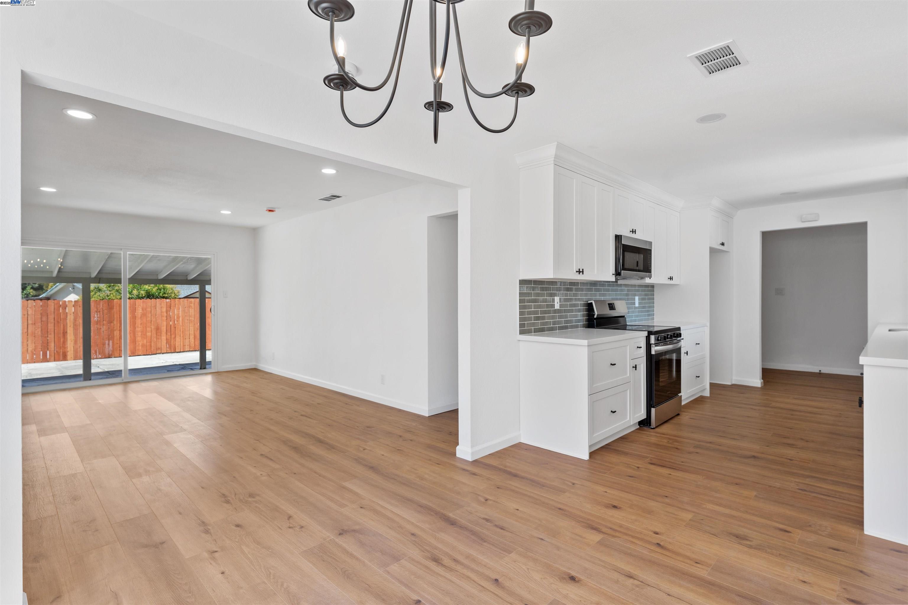 Detail Gallery Image 7 of 32 For 4010 Boulder Dr, Antioch,  CA 94509 - 4 Beds | 2 Baths