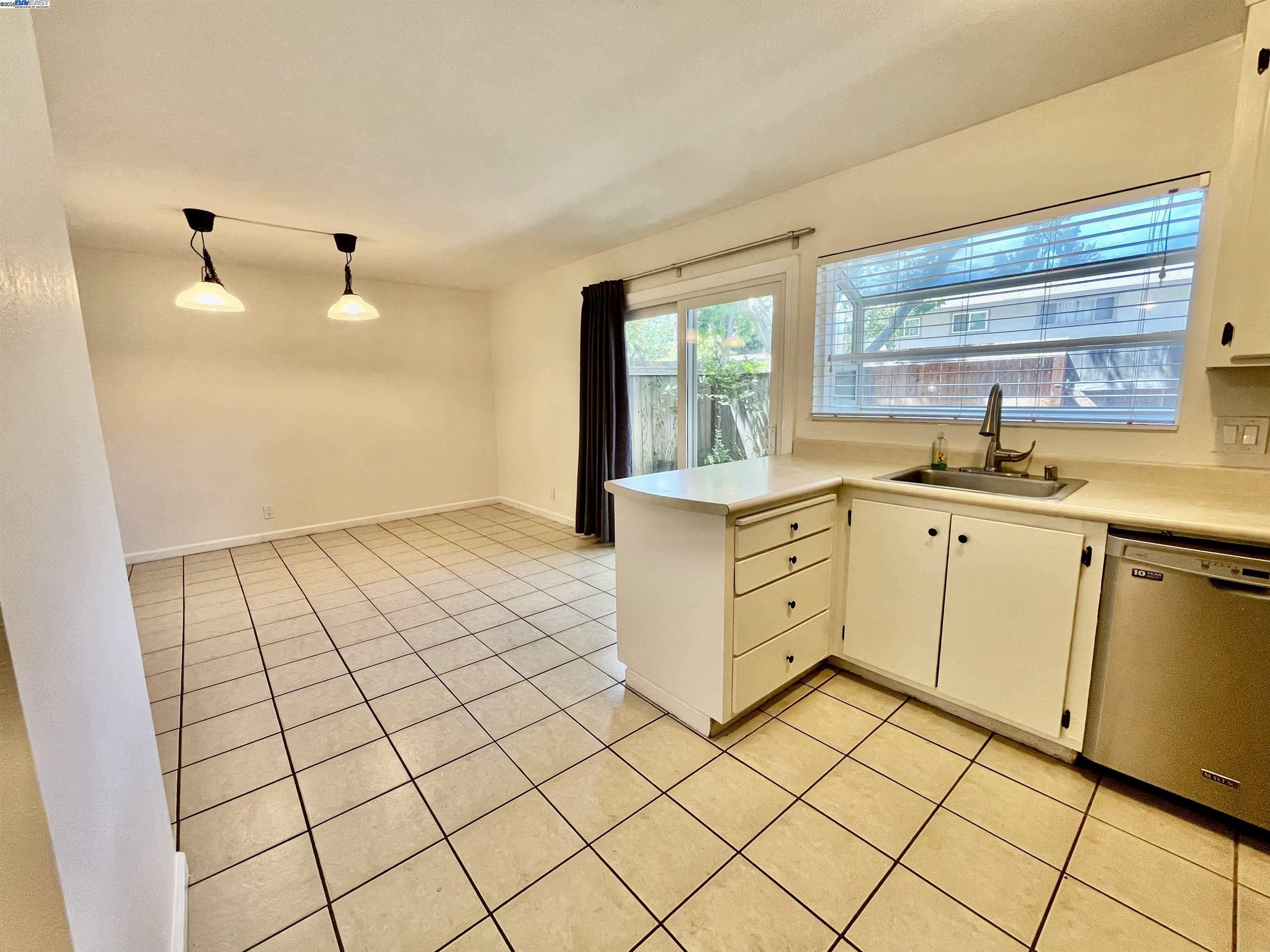 Detail Gallery Image 7 of 23 For Wickman Pl, San Lorenzo,  CA 94580 - 4 Beds | 2/1 Baths