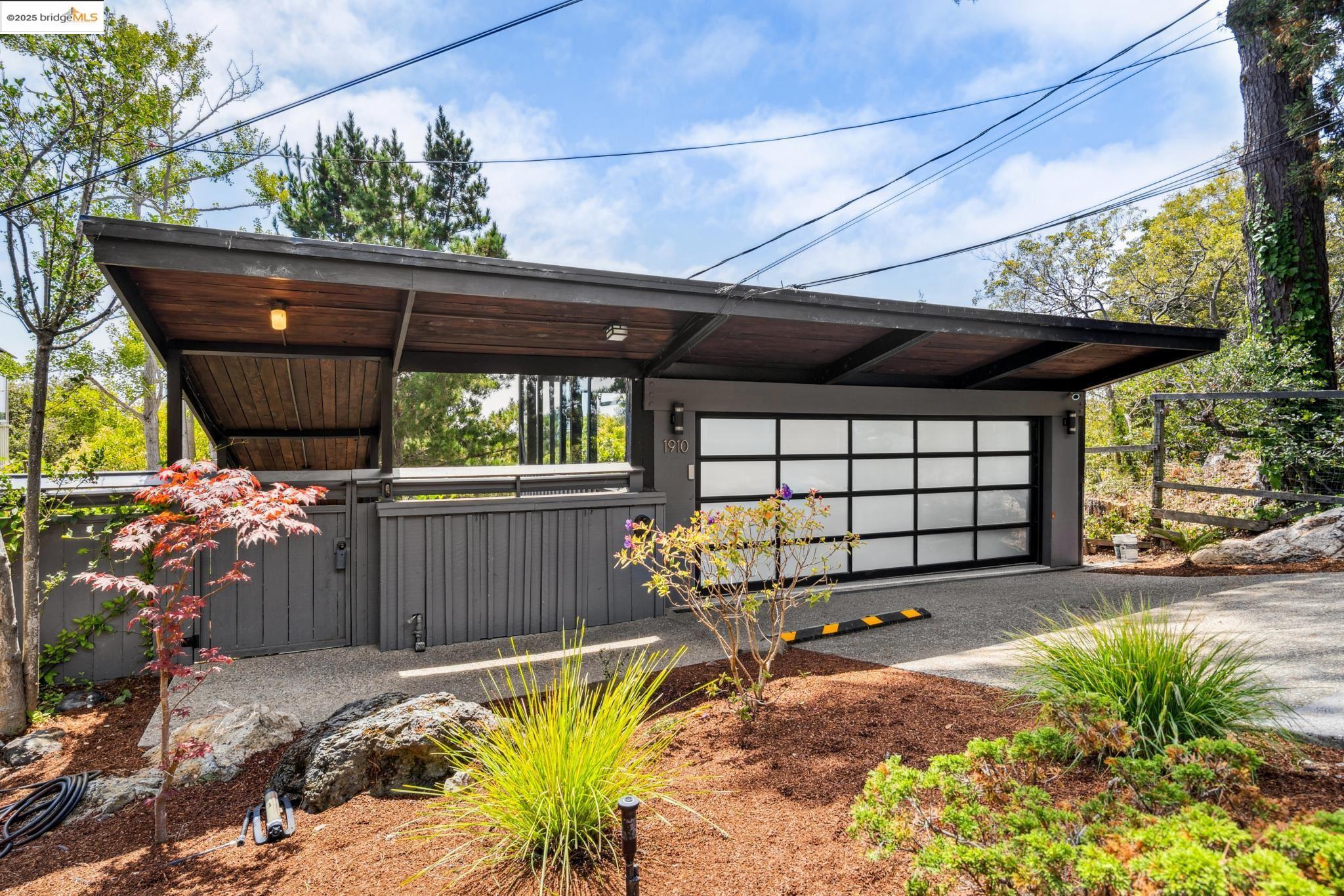 Detail Gallery Image 2 of 58 For 1910 Yosemite Rd, Berkeley,  CA 94707 - 4 Beds | 3 Baths